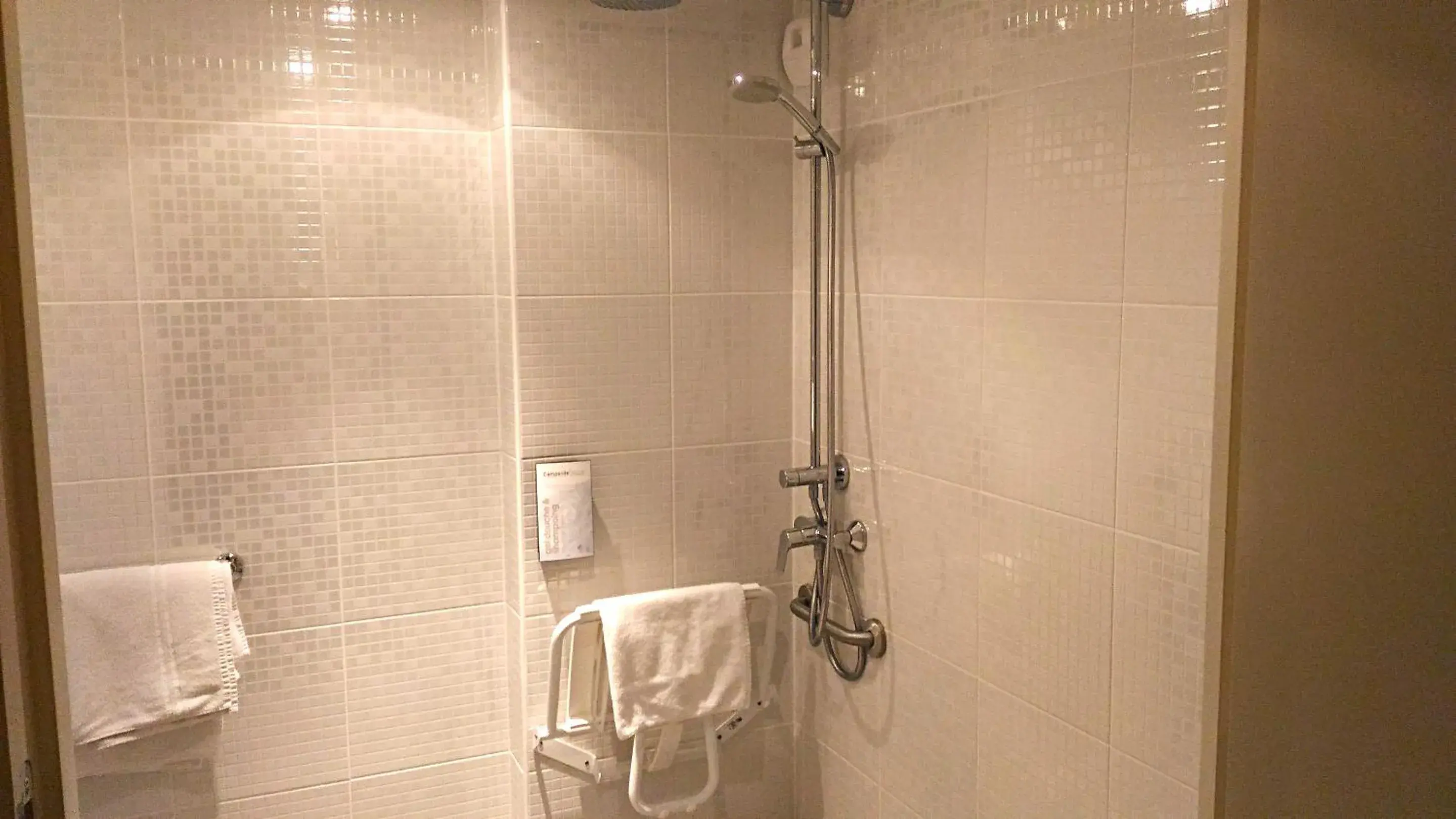 Area and facilities, Bathroom in Campanile Conflans-Sainte-Honorine
