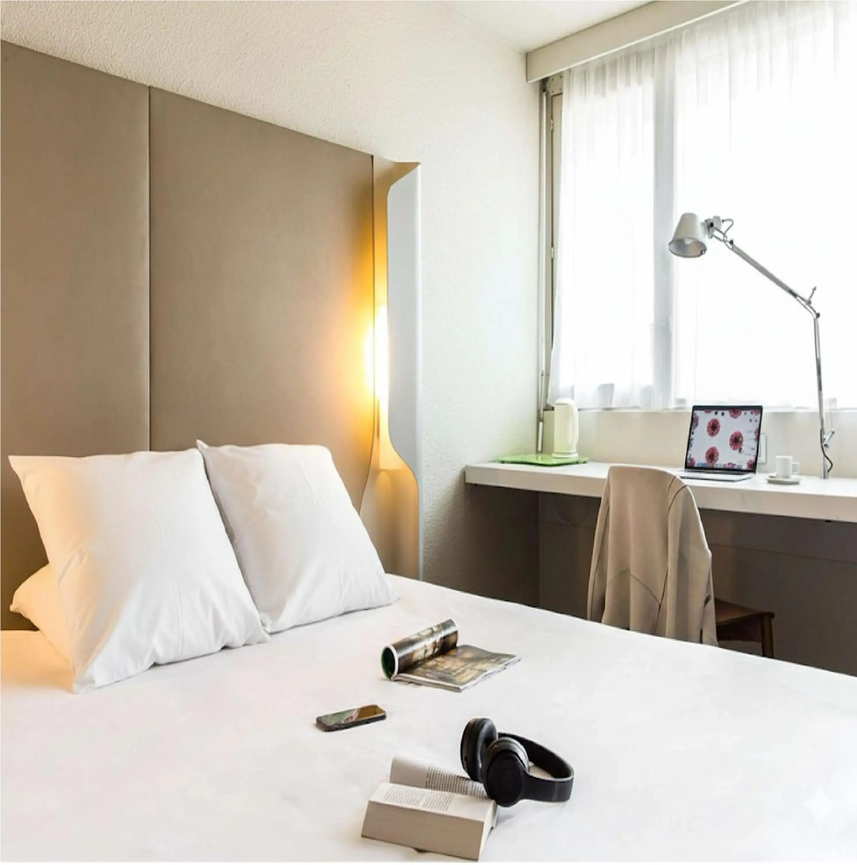 Bedroom, Bed in Campanile Conflans-Sainte-Honorine Bedroom, Bed in Campanile Conflans-Sainte-Honorine