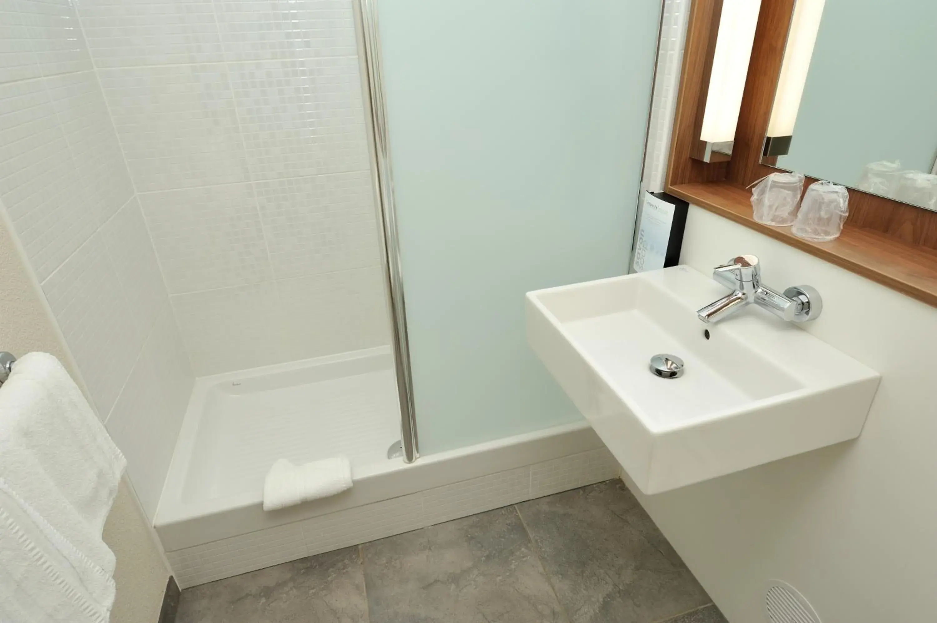Bedroom, Bathroom in Campanile Conflans-Sainte-Honorine