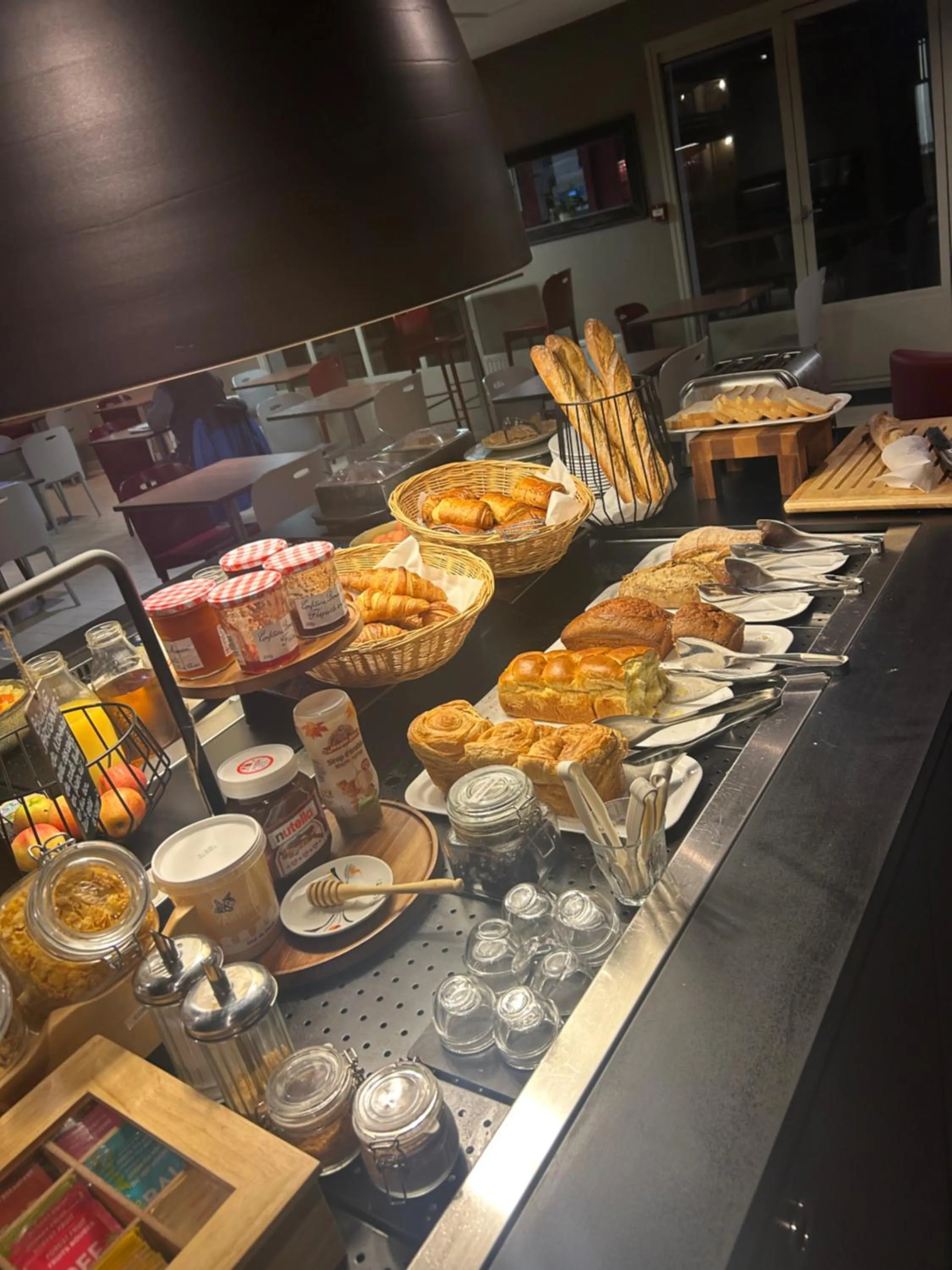 Buffet breakfast in Campanile Conflans-Sainte-Honorine