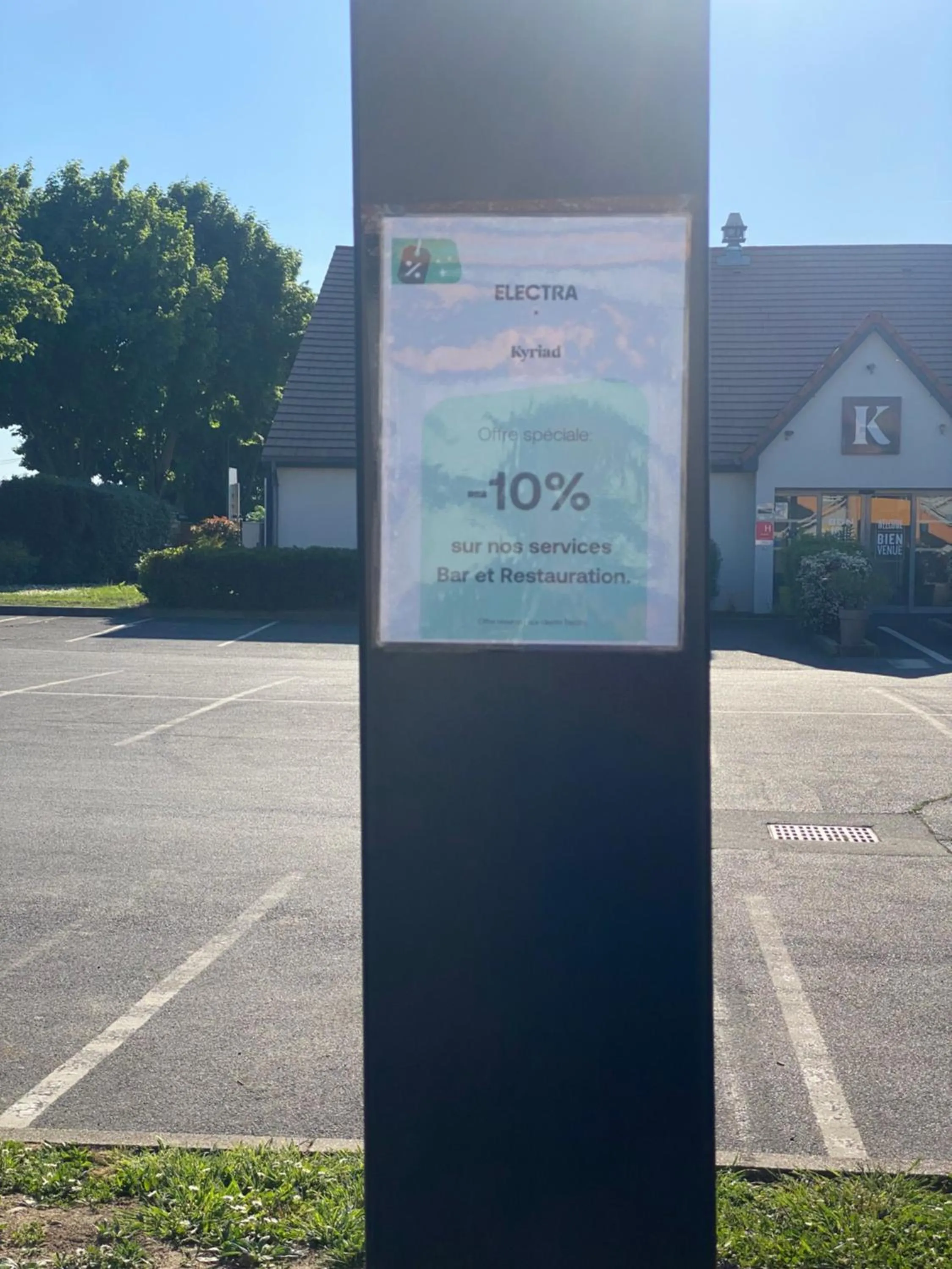 Property building in Kyriad Villeneuve Saint Georges - Hôtel rénové