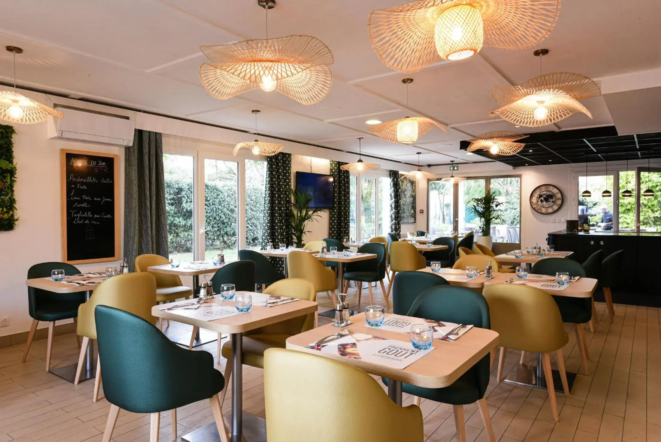 Restaurant/places to eat in Kyriad Villeneuve Saint Georges - Hôtel rénové Restaurant/places to eat in Kyriad Villeneuve Saint Georges - Hôtel rénové