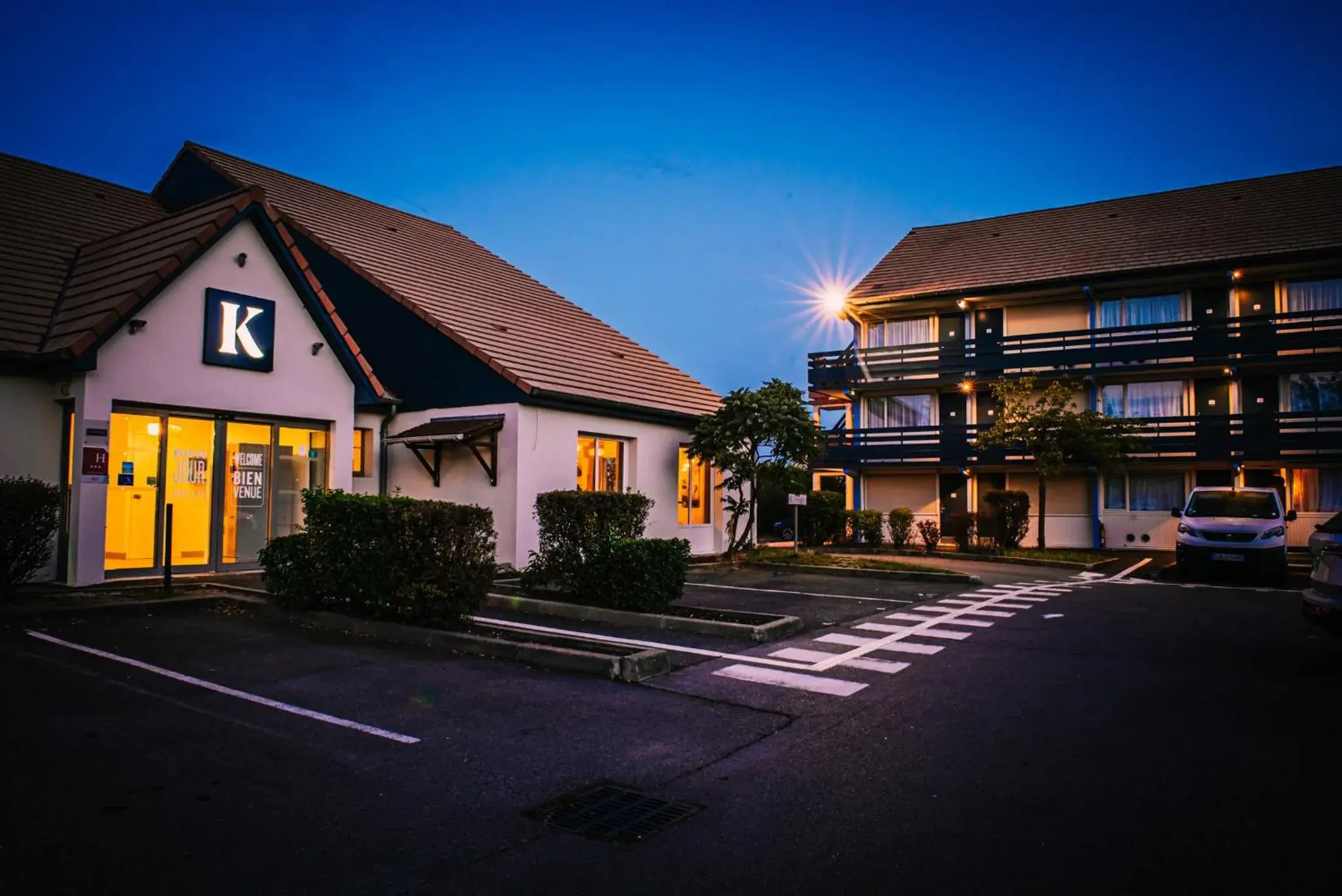 Property building in Kyriad Villeneuve Saint Georges - Hôtel rénové Property building in Kyriad Villeneuve Saint Georges - Hôtel rénové