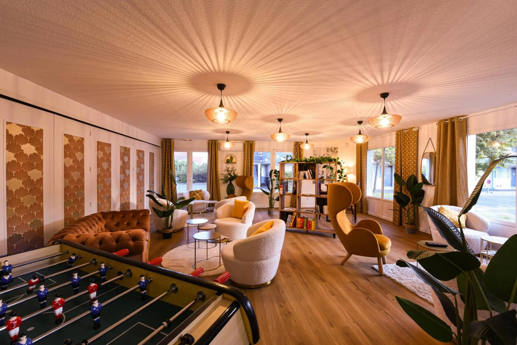 Communal lounge/ TV room in Kyriad Villeneuve Saint Georges - Hôtel rénové