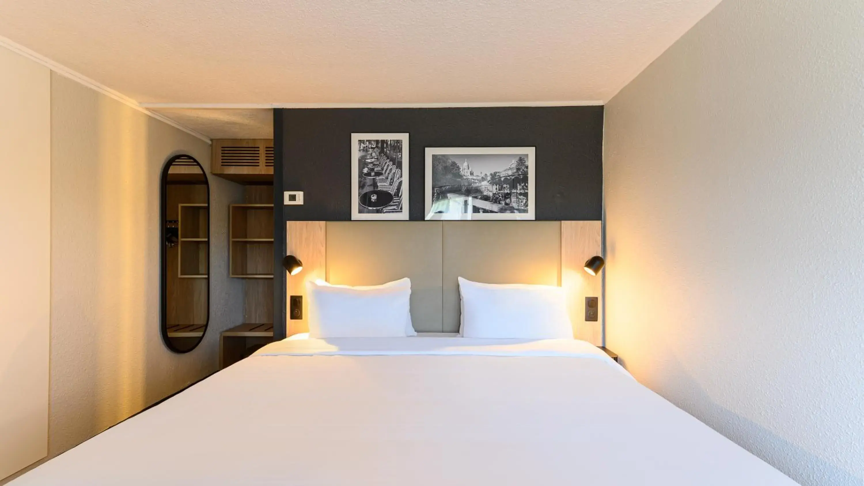 Bedroom, Bed in Campanile Marne-La-Vallée - Torcy Bedroom, Bed in Campanile Marne-La-Vallée - Torcy