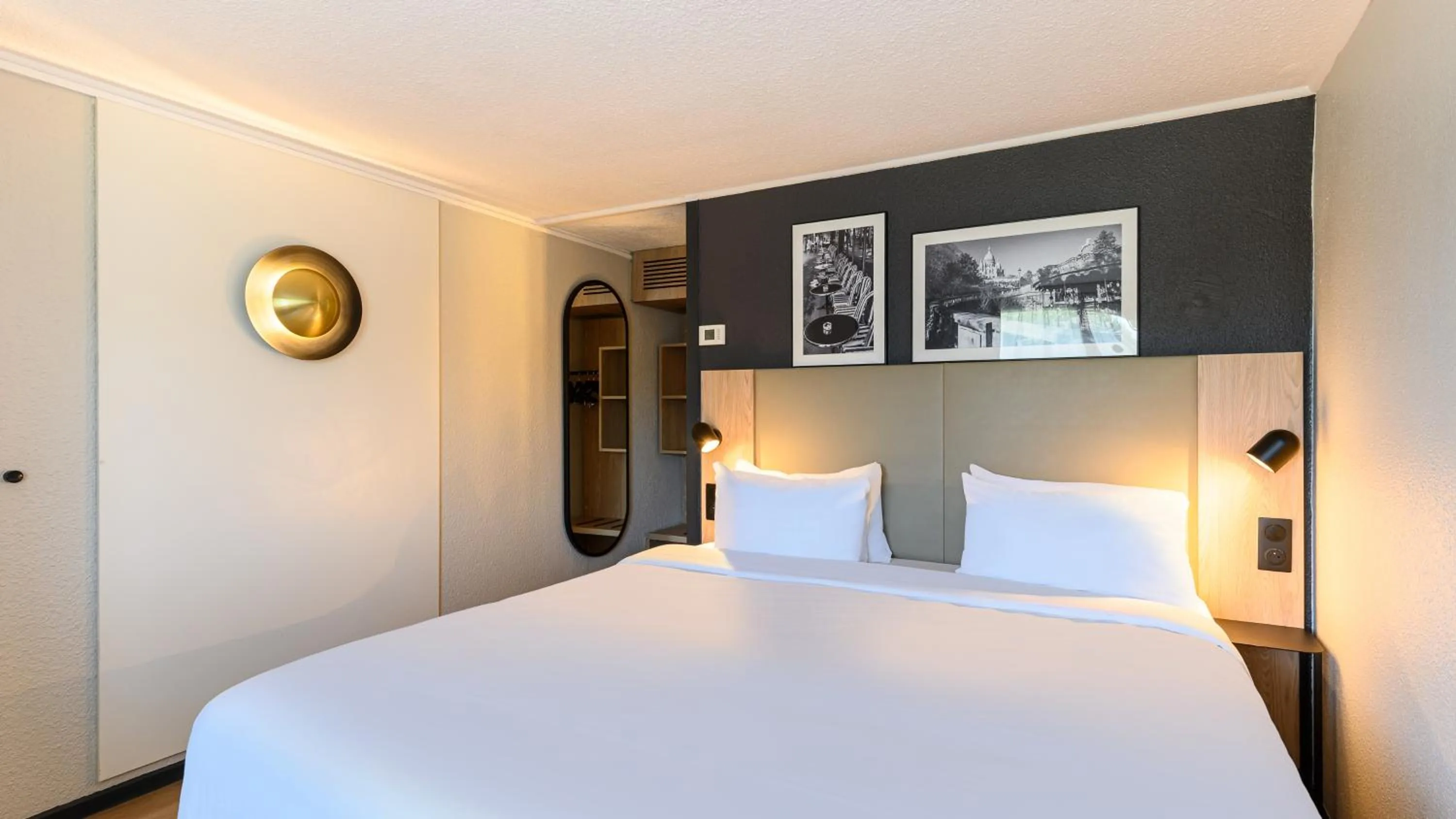 Bedroom, Bed in Campanile Marne-La-Vallée - Torcy