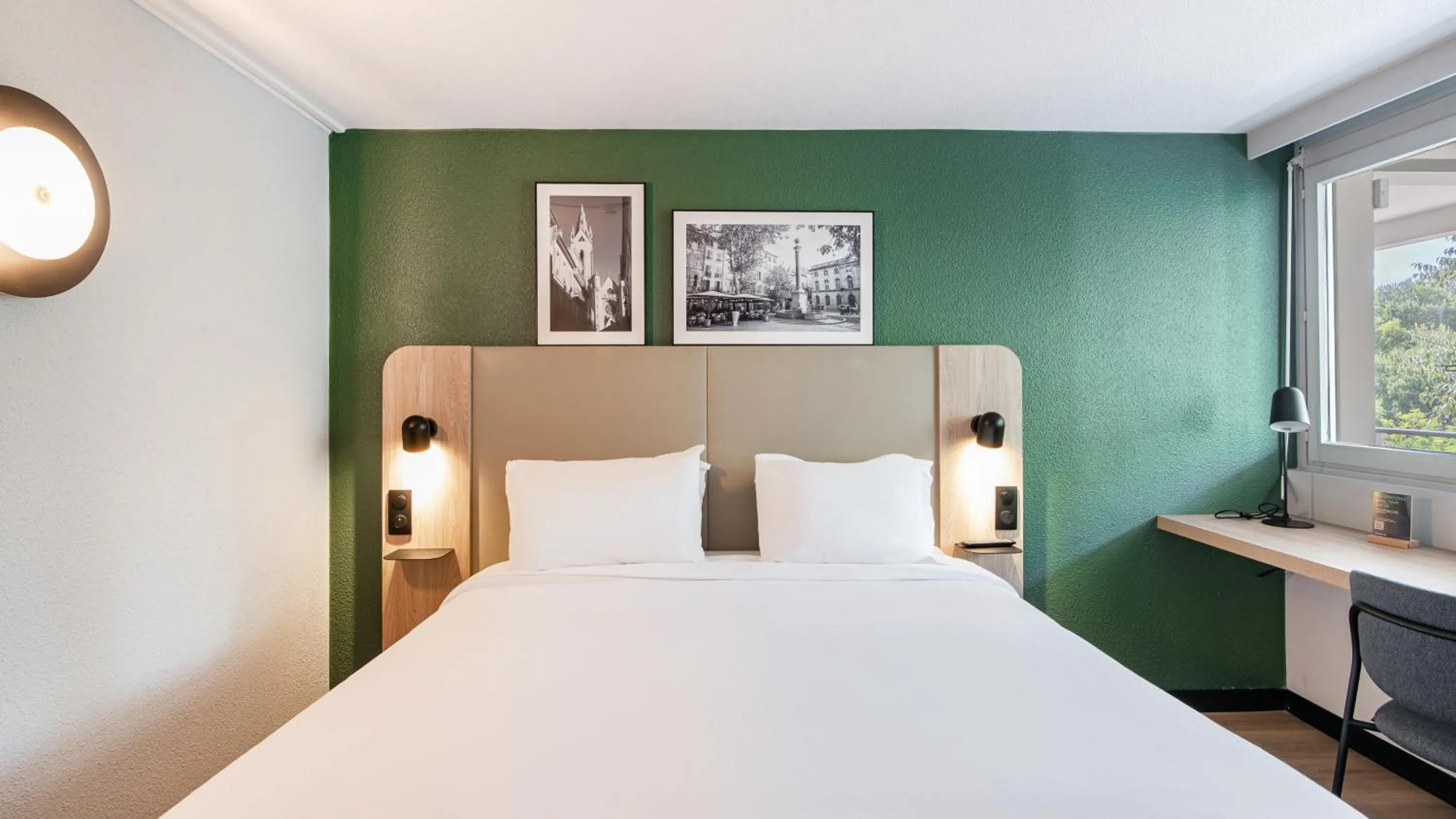 Photo of the whole room, Bed in Campanile Poitiers