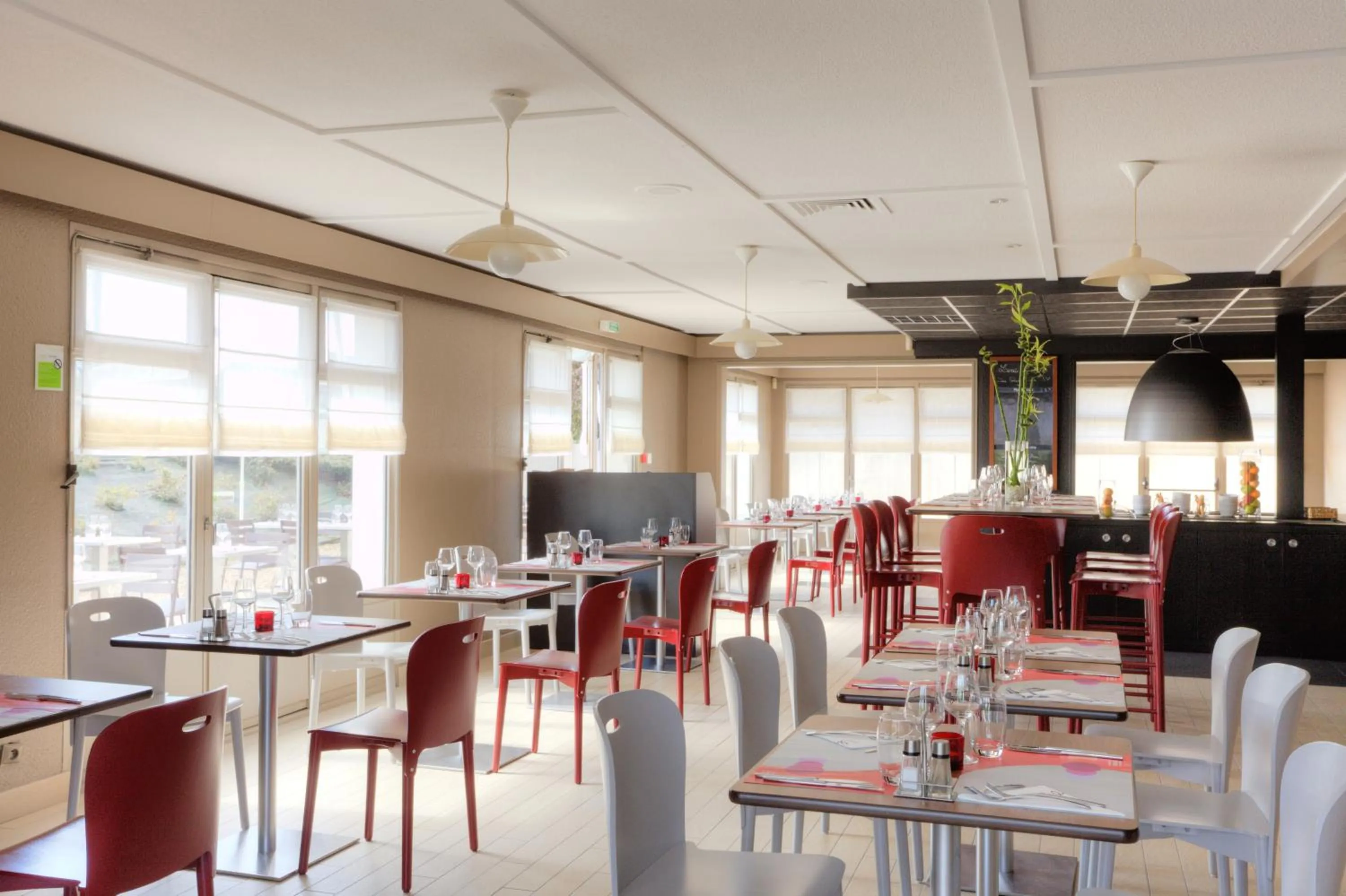 Restaurant/places to eat in Campanile Poitiers