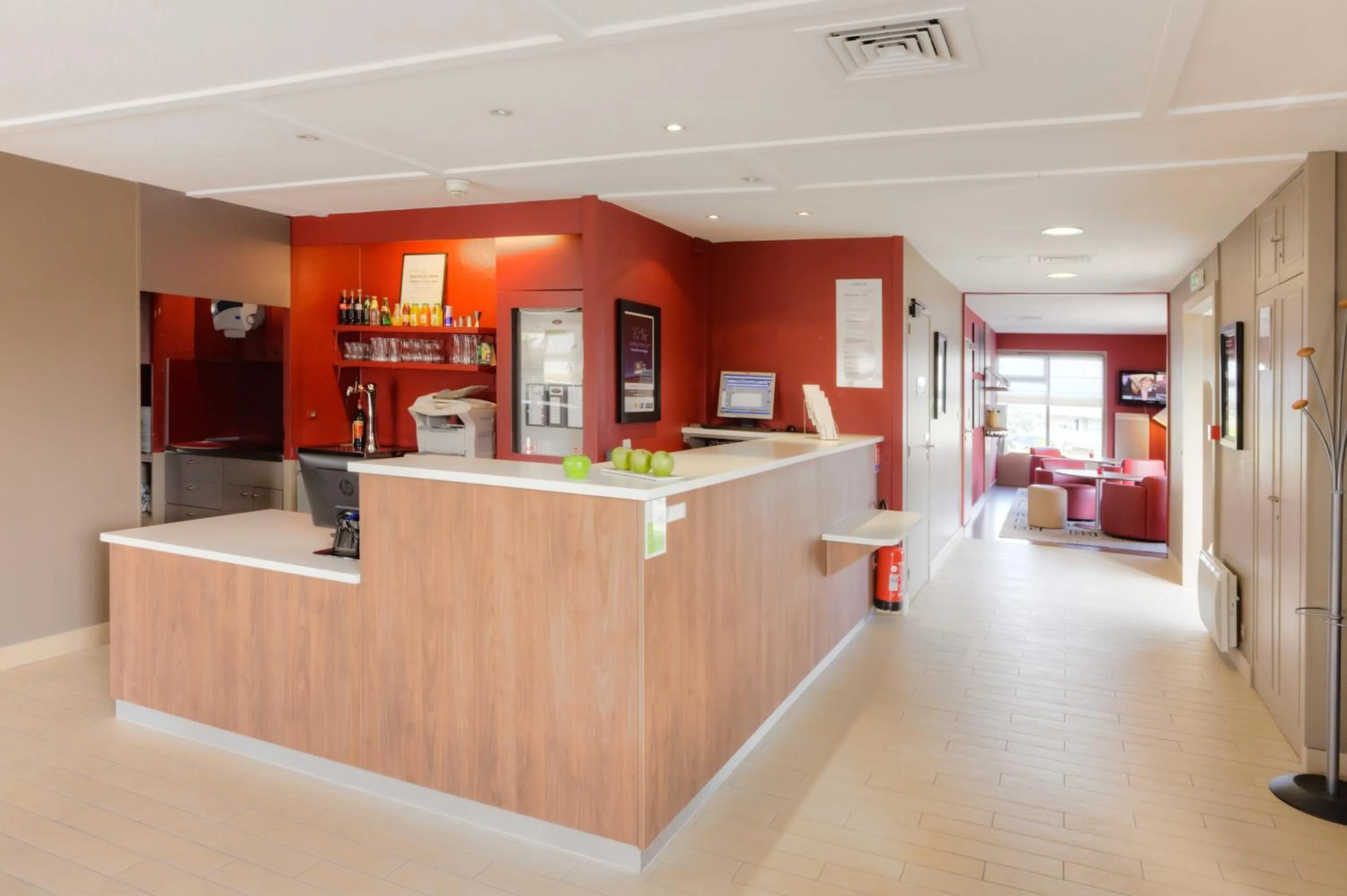 Lounge or bar in Campanile Poitiers