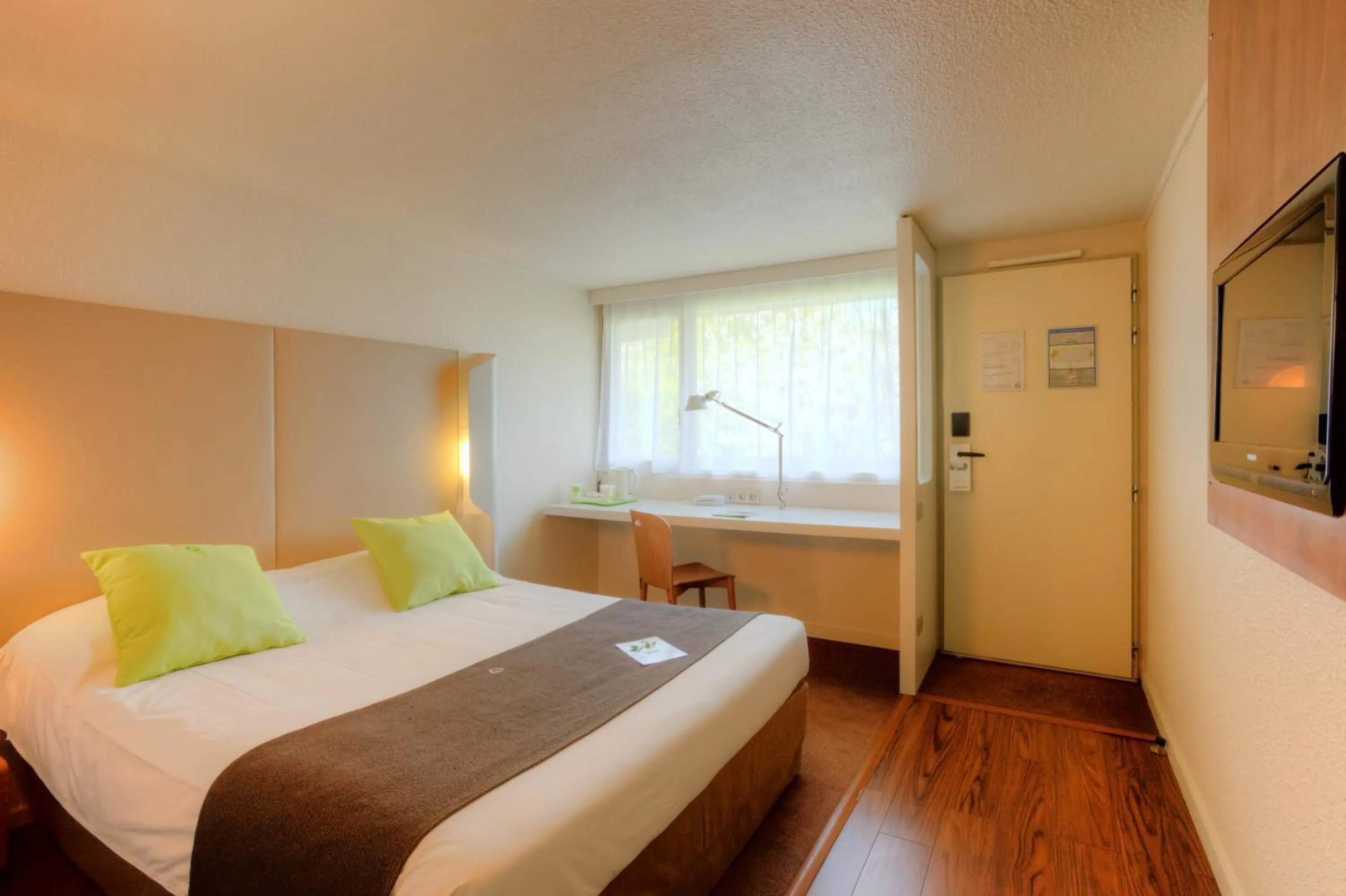 Photo of the whole room, Bed in Campanile Poitiers