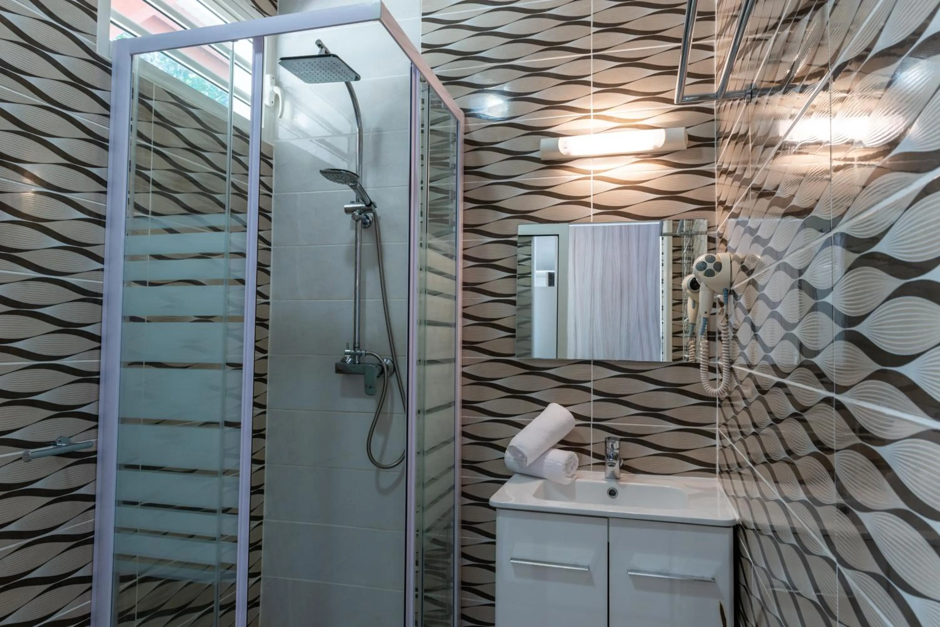 Shower in The Originals City, Hôtel Belova, Cayenne Sud