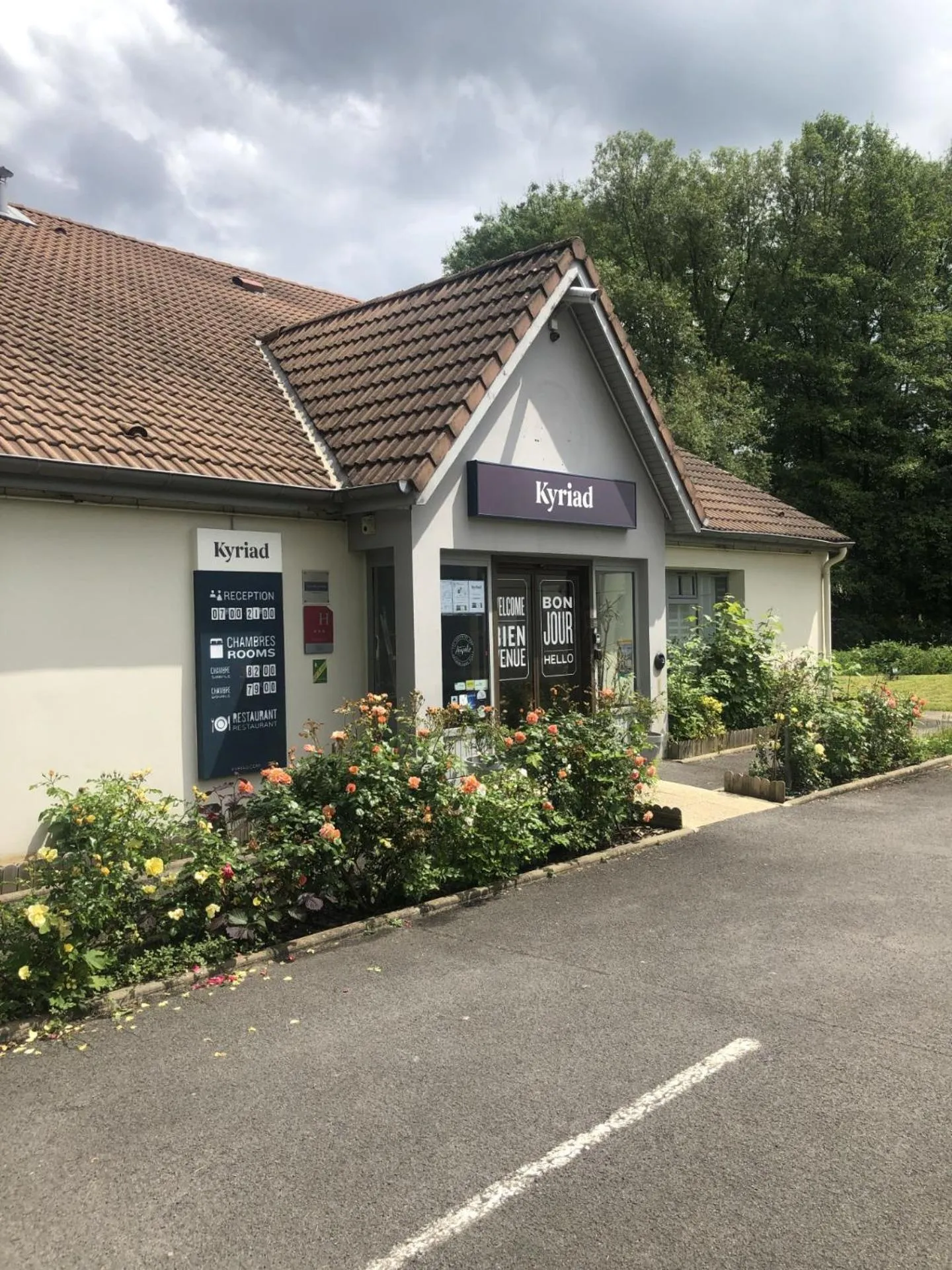 Property building in Kyriad SEDAN