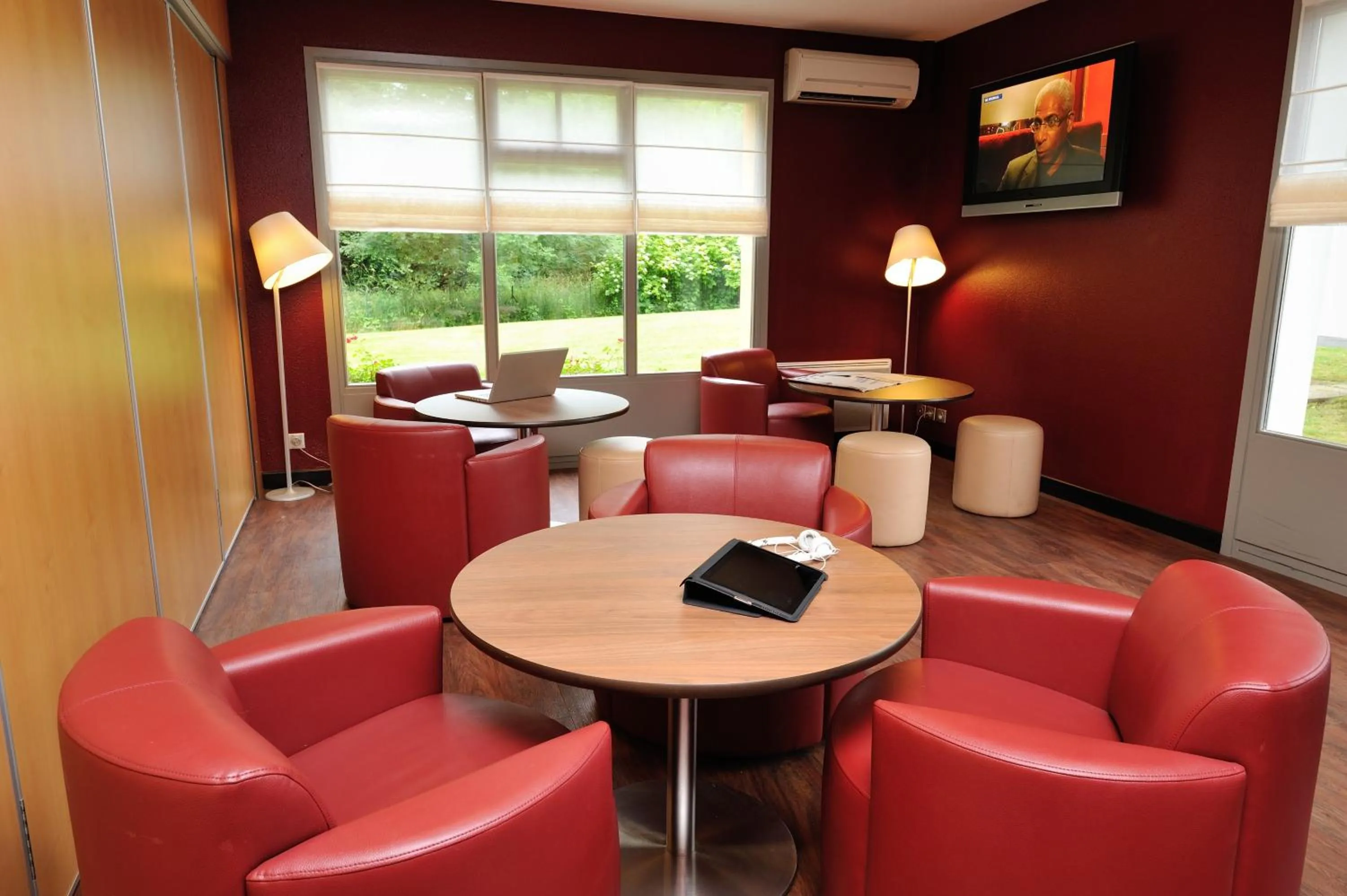 Lounge or bar in Kyriad SEDAN