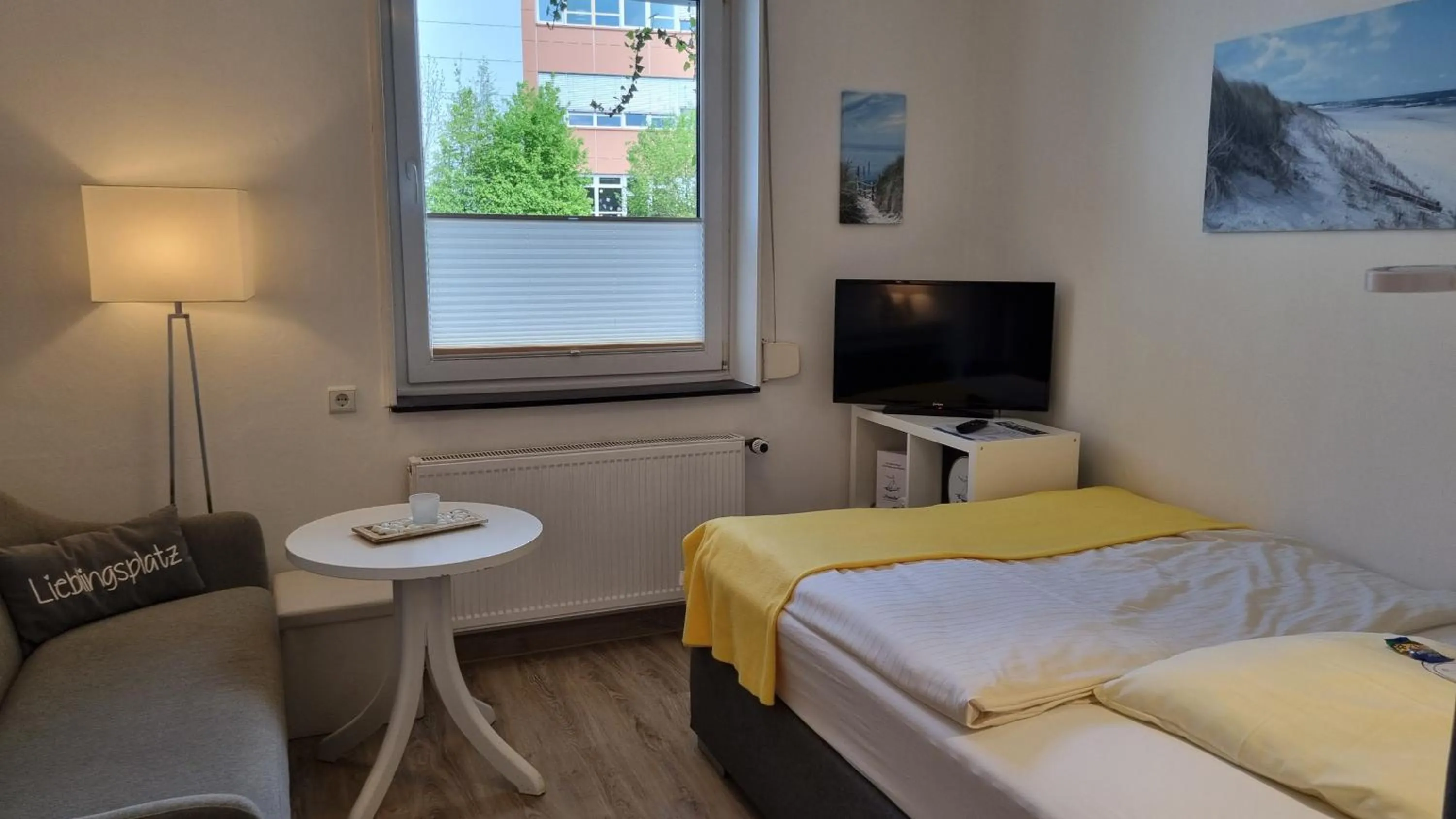 Living room, Bed in Akzent Hotel Strandhalle