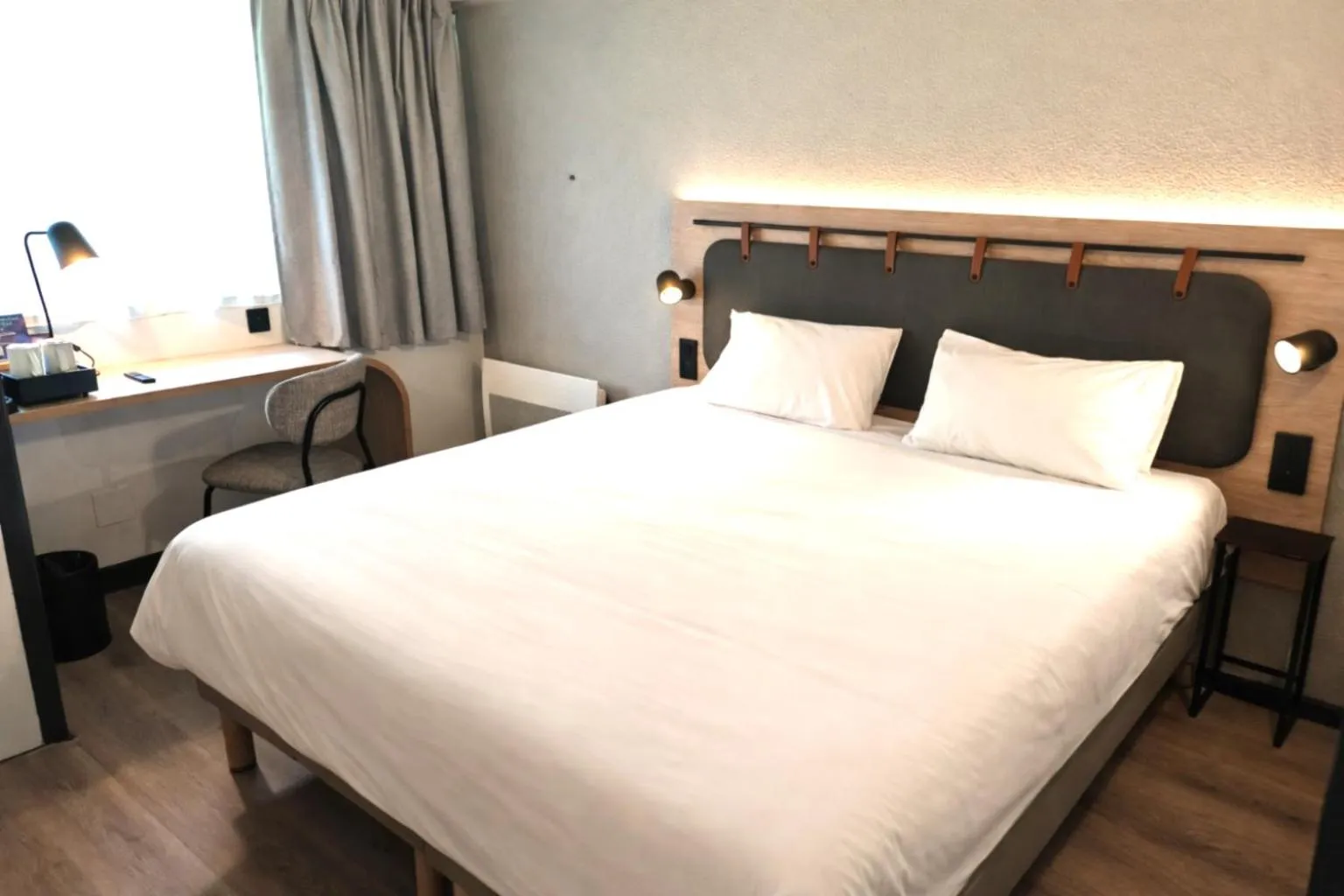 Bedroom, Bed in Campanile Lille Sud - Douai Cuincy