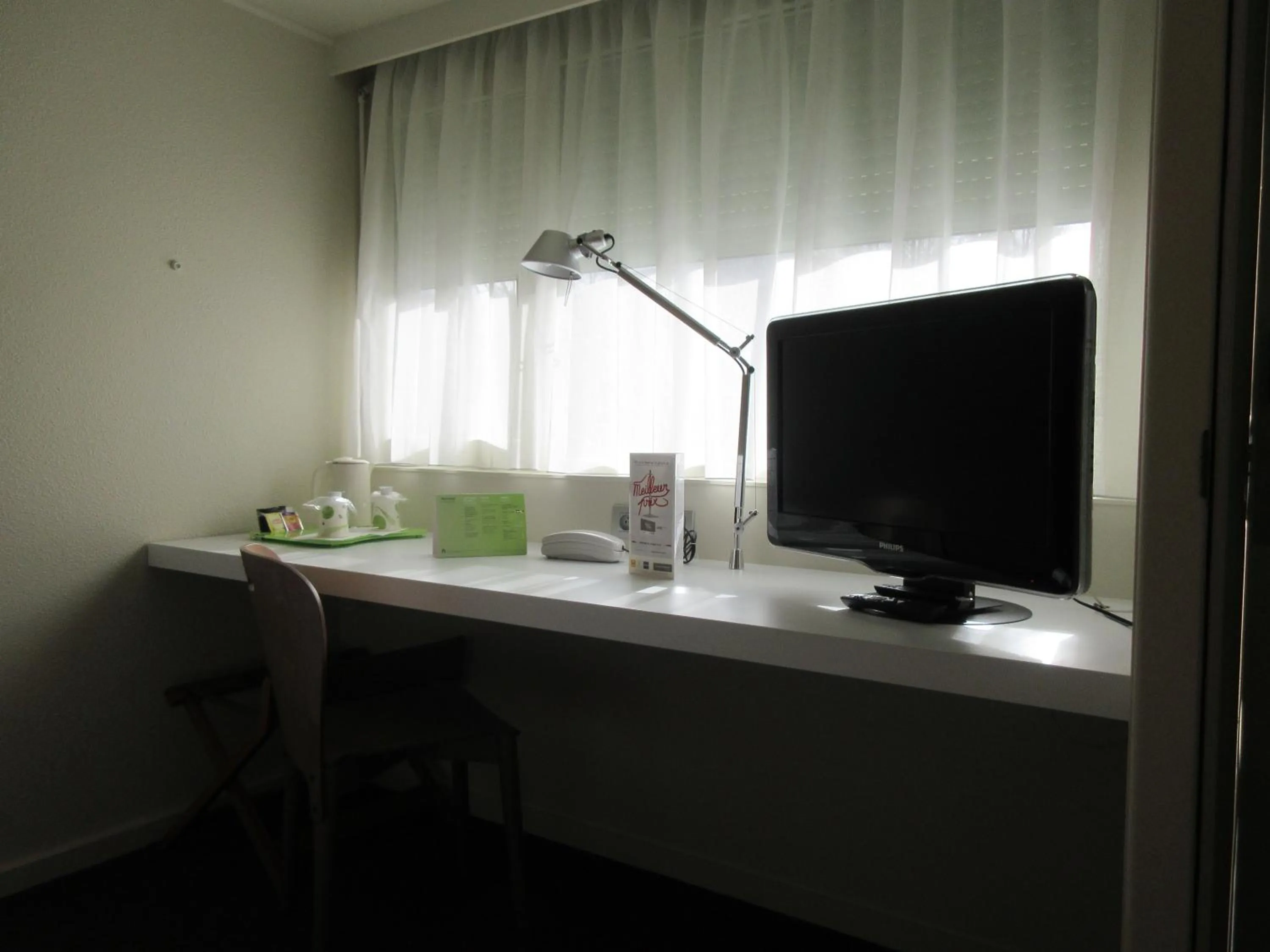 Coffee/tea facilities in Campanile Bayeux