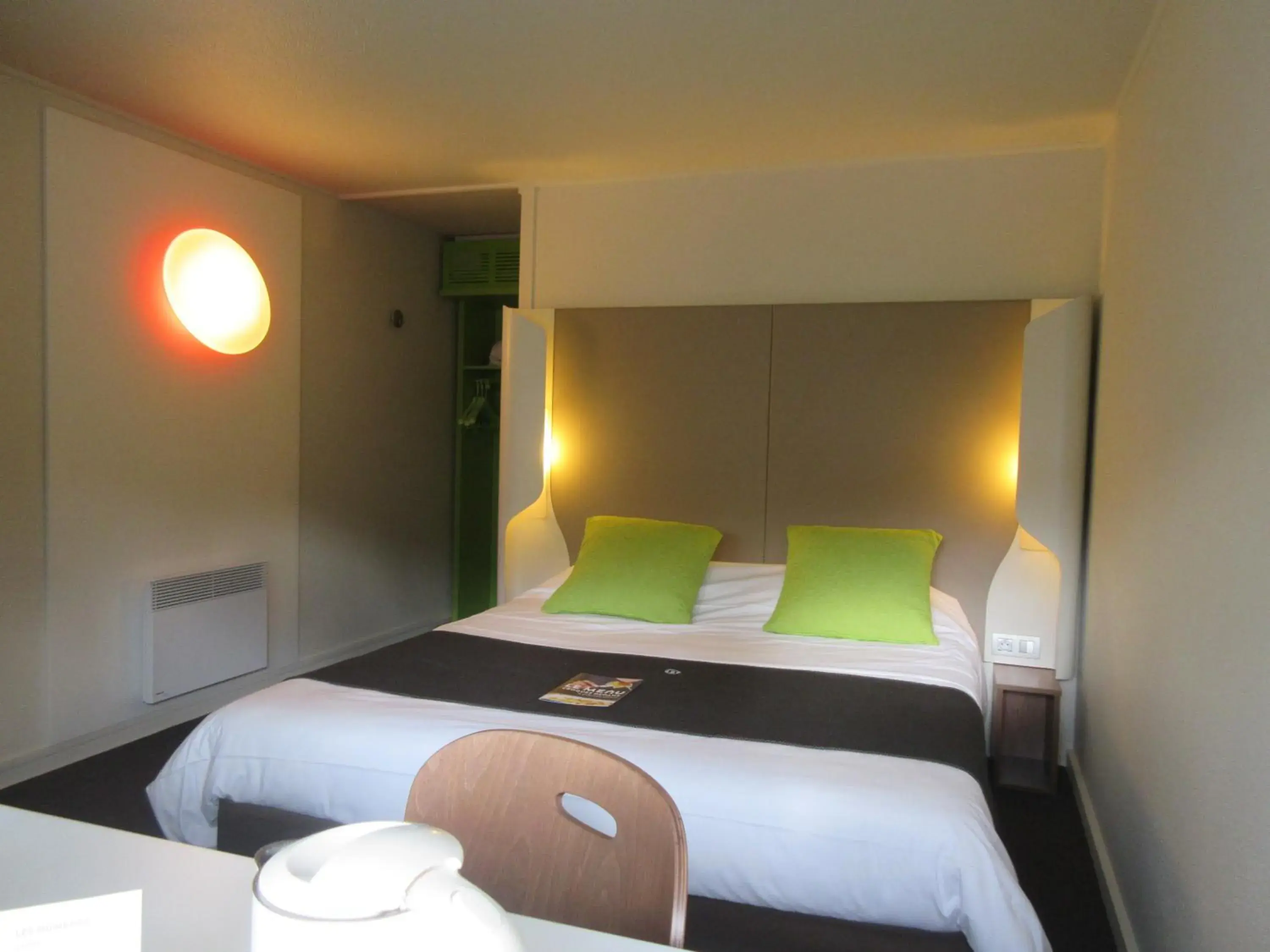 Bed in Campanile Bayeux Bed in Campanile Bayeux