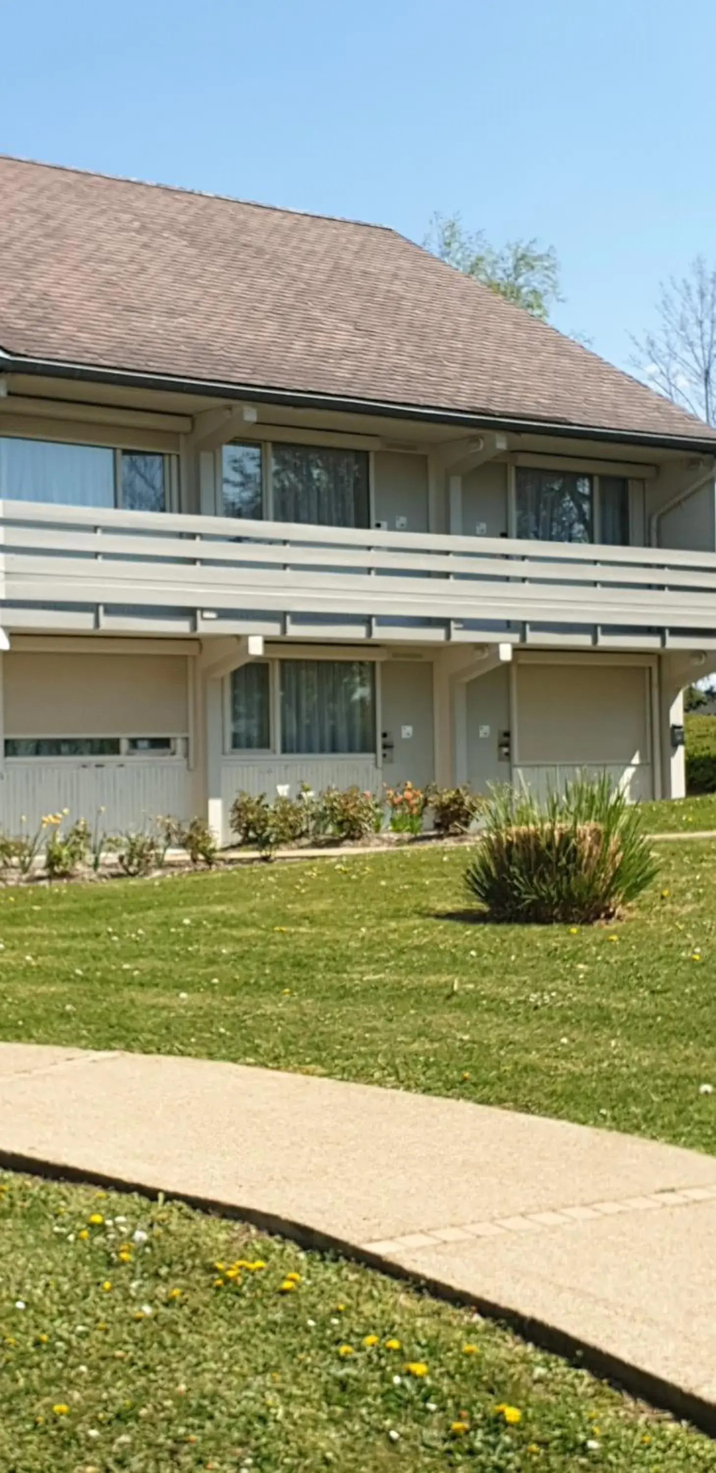 Garden view in Hotel Campanile Besançon Nord Ecole Valentin Garden view in Hotel Campanile Besançon Nord Ecole Valentin