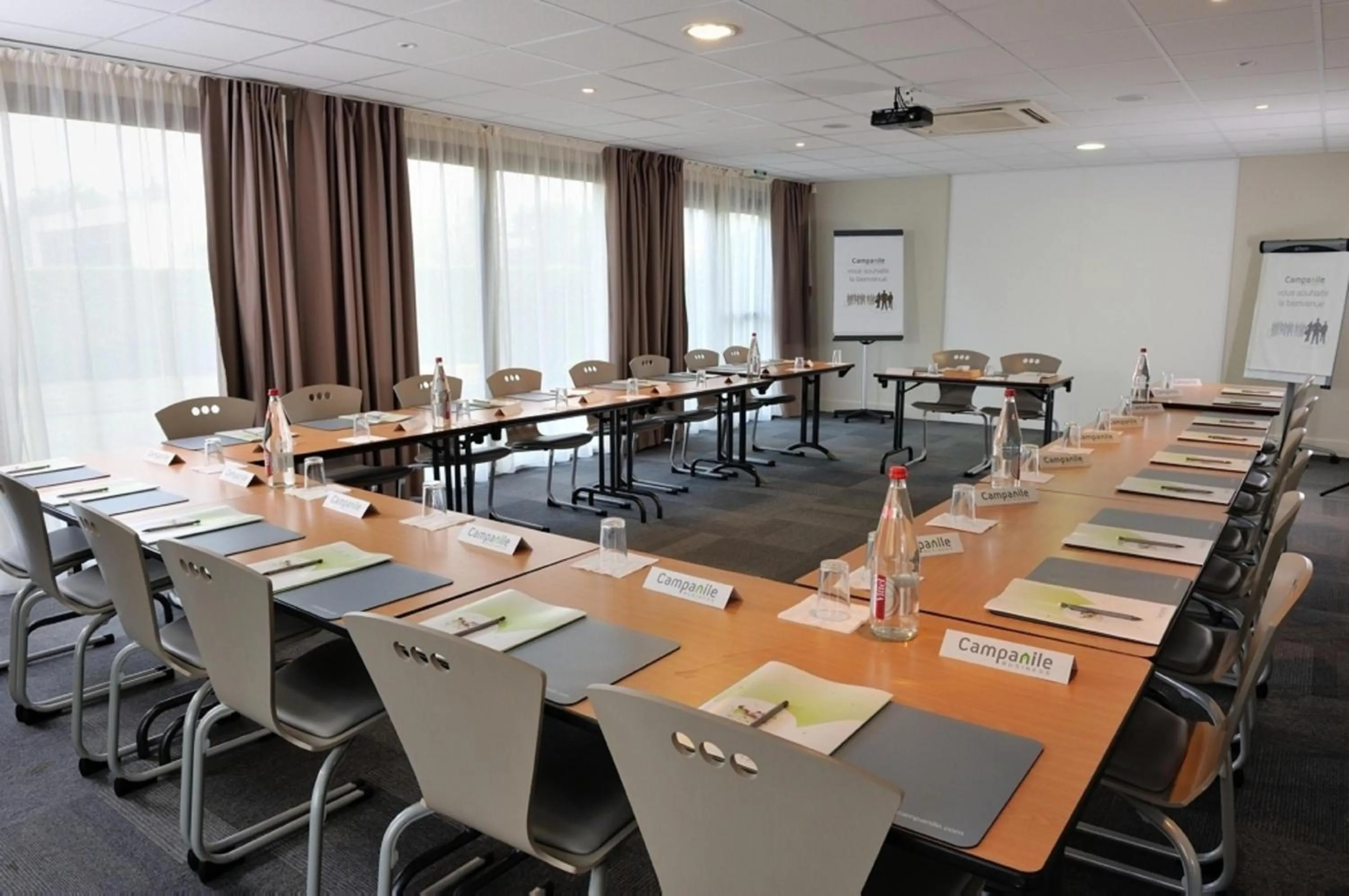 Business facilities in Campanile Bordeaux Sud Hopital Haut Leveque - Pessac