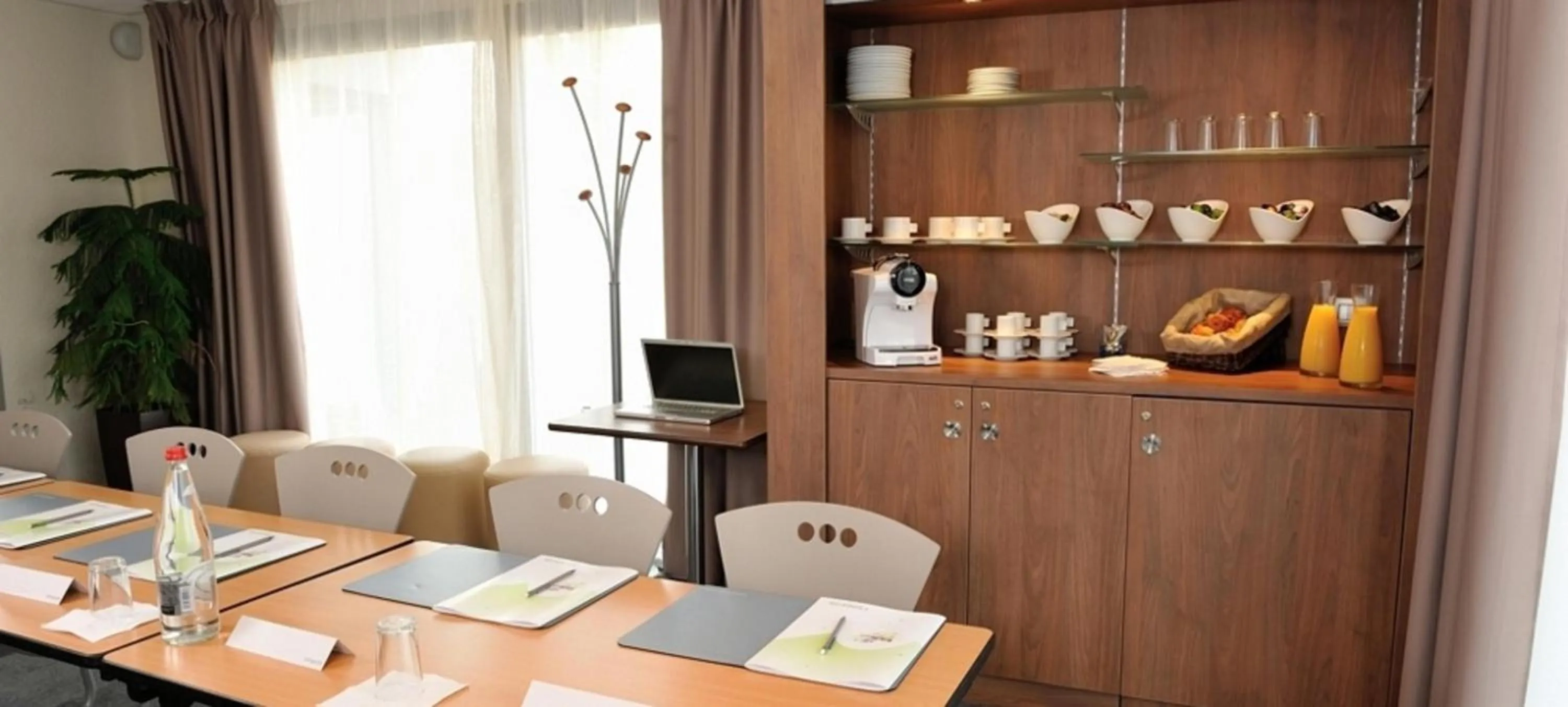 Business facilities in Campanile Bordeaux Sud Hopital Haut Leveque - Pessac