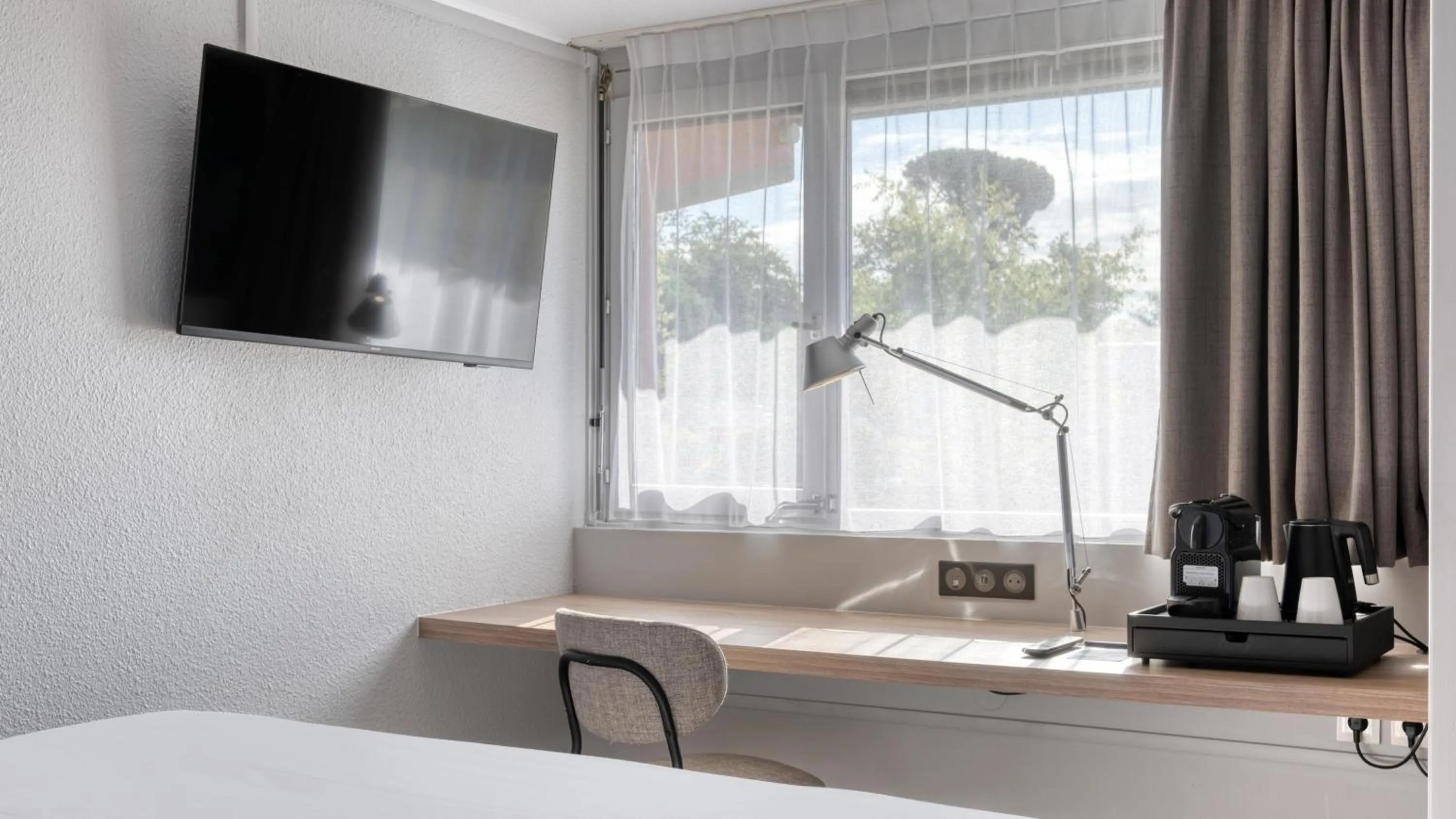 Coffee/tea facilities in Campanile NATURE - Bordeaux Sud Pessac