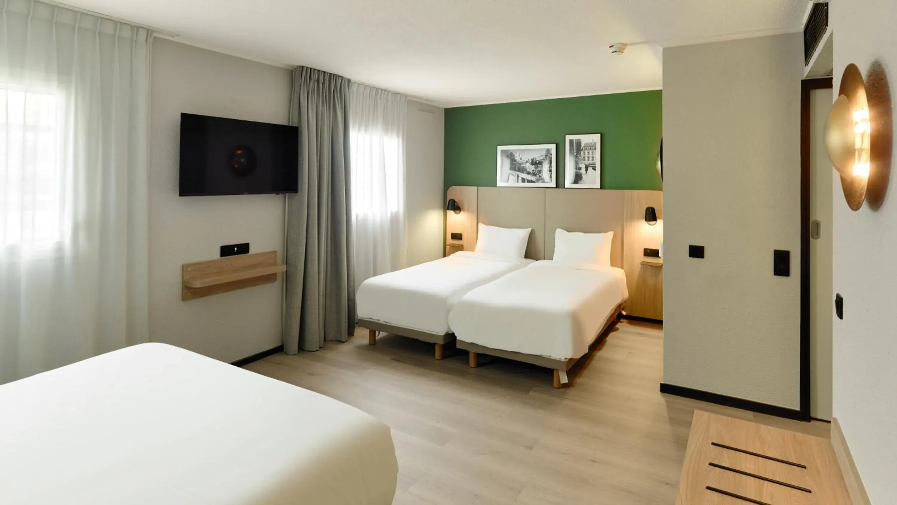 Bed in Campanile Paris Est - Pantin Bed in Campanile Paris Est - Pantin