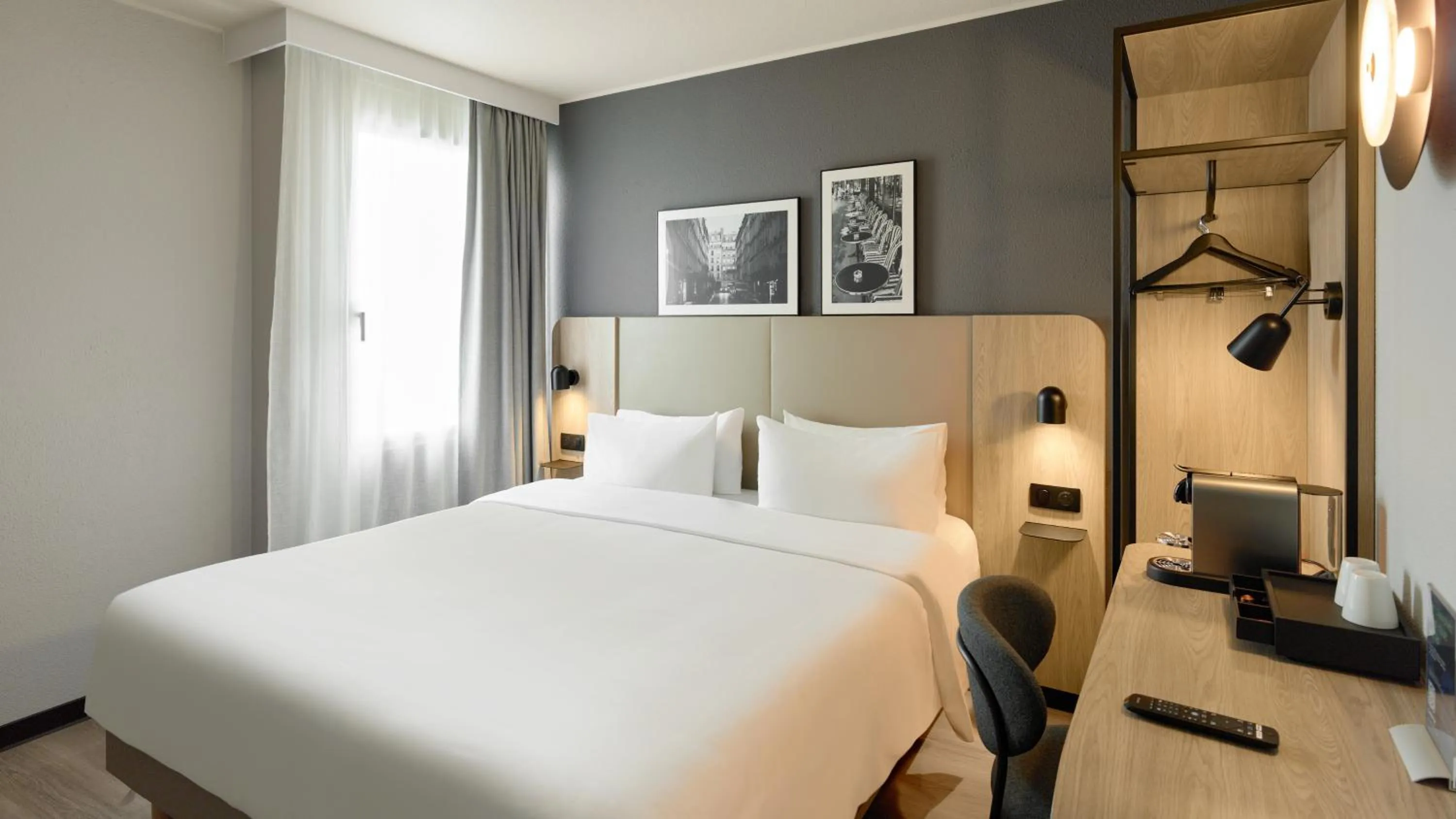 Bed in Campanile Paris Est - Pantin