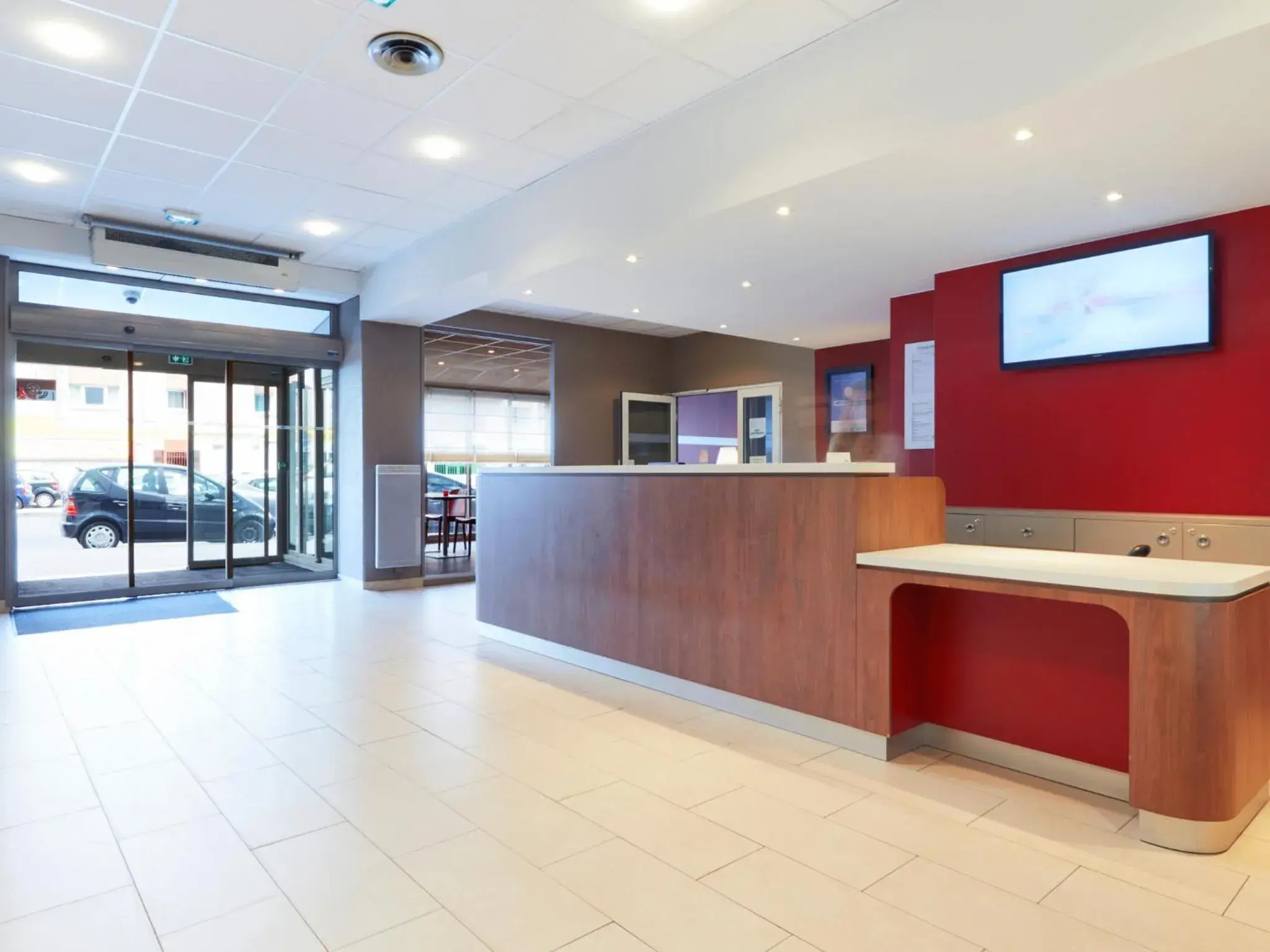 Lobby or reception in Campanile Paris Est - Pantin Lobby or reception in Campanile Paris Est - Pantin