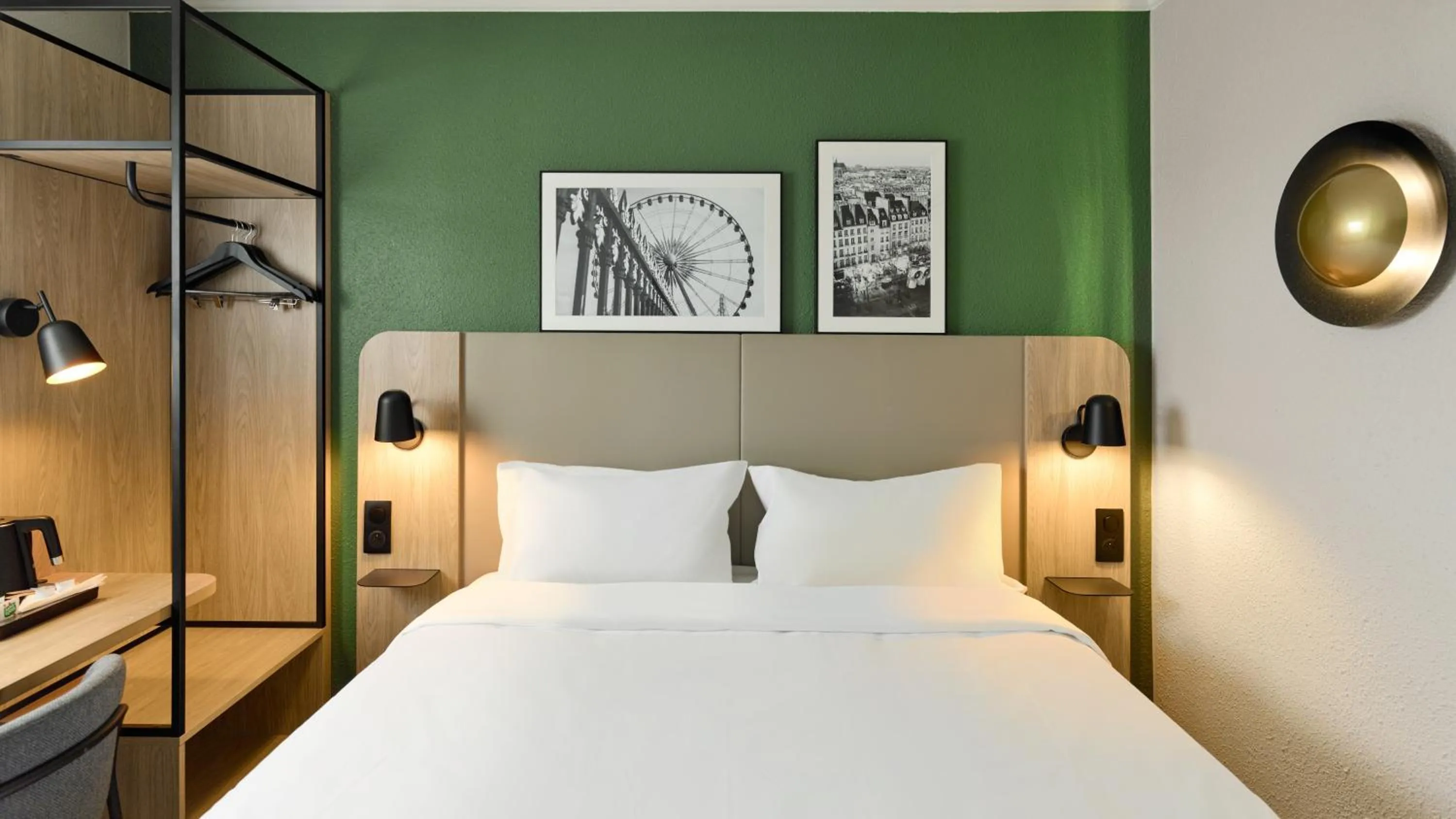 Bedroom, Bed in Campanile Paris Est - Pantin