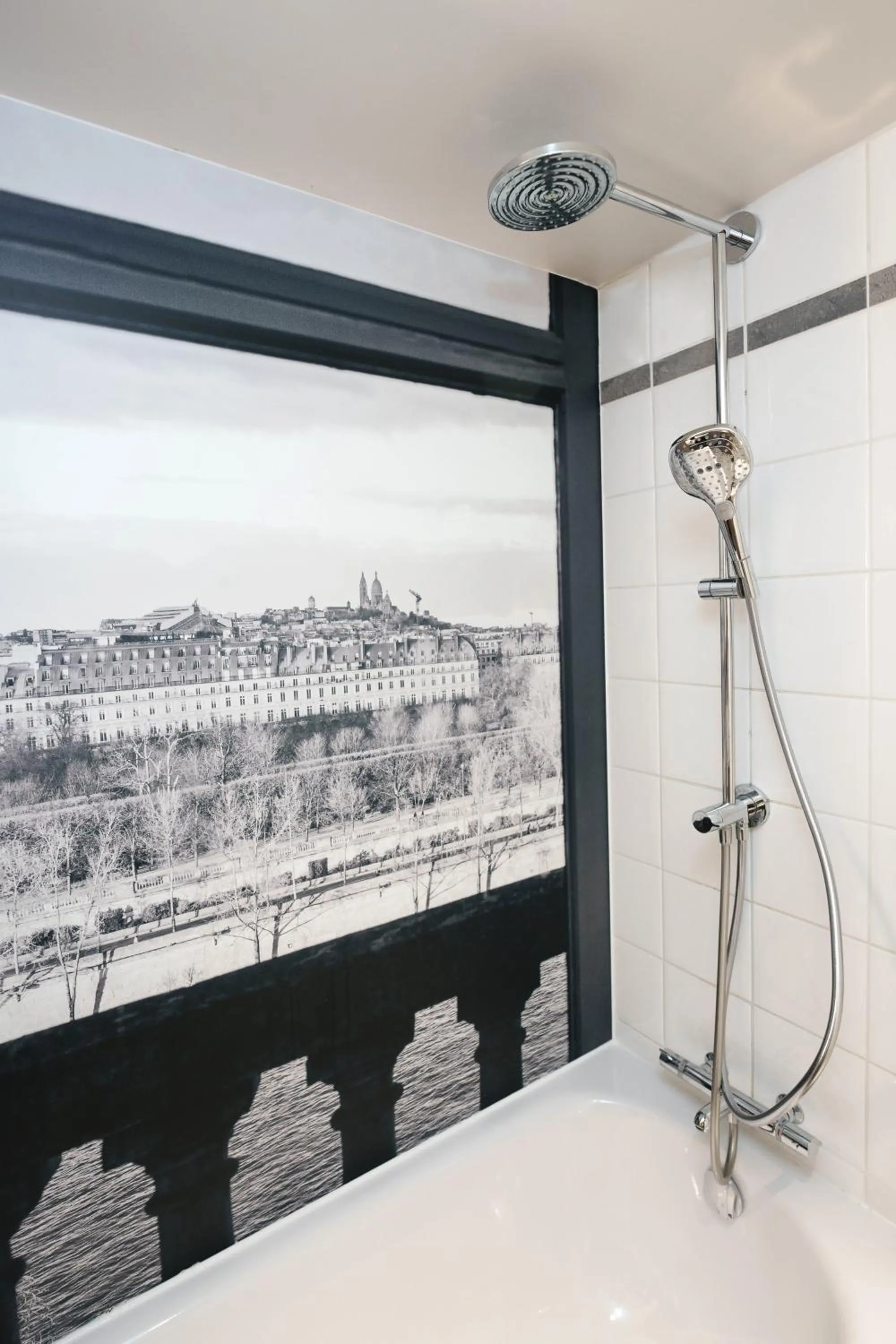 Bathroom in Campanile Paris Est - Pantin