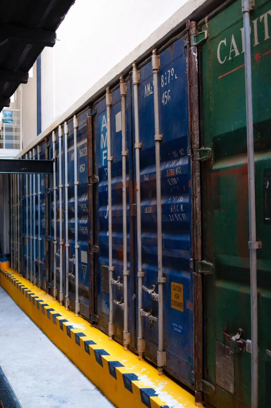 Property building in Container Inn Hotel Aeropuerto