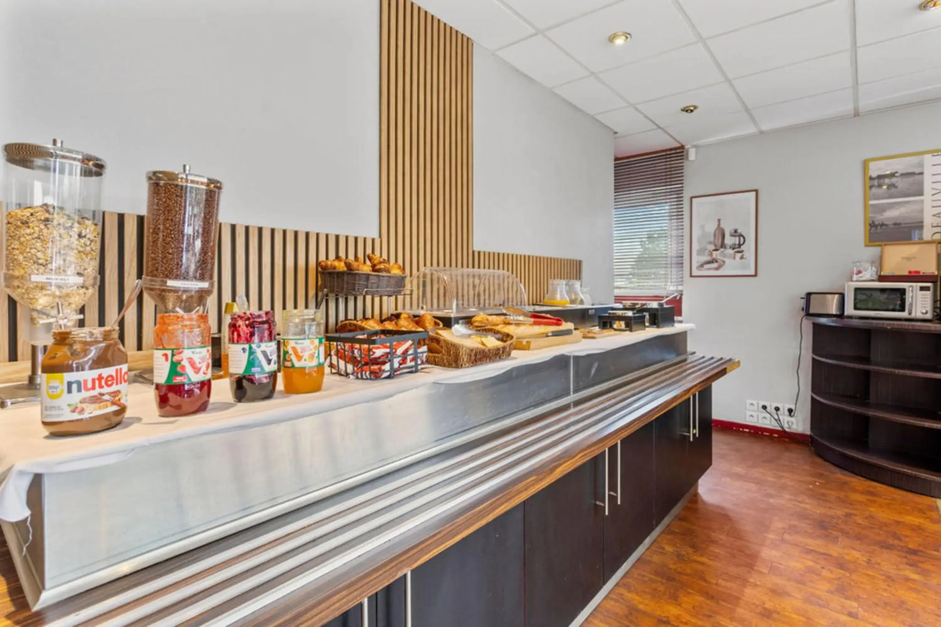 Breakfast in Kyriad Deauville - St Arnoult Breakfast in Kyriad Deauville - St Arnoult