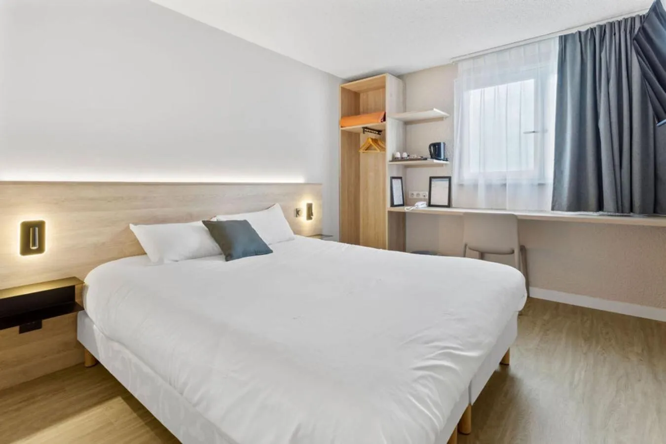 Bed in Kyriad Deauville - St Arnoult