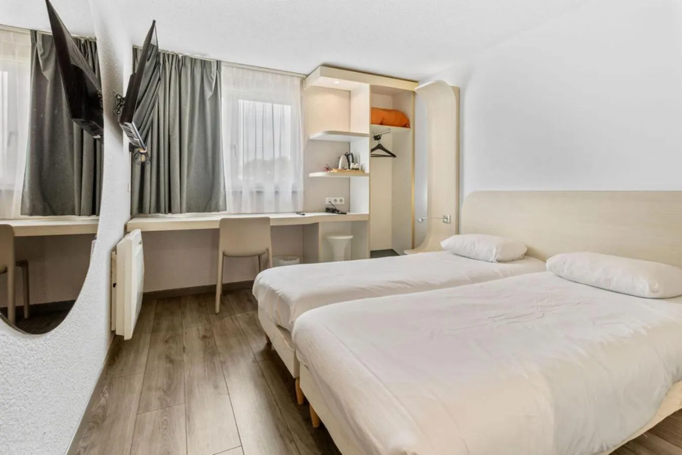 Bed in Kyriad Deauville - St Arnoult