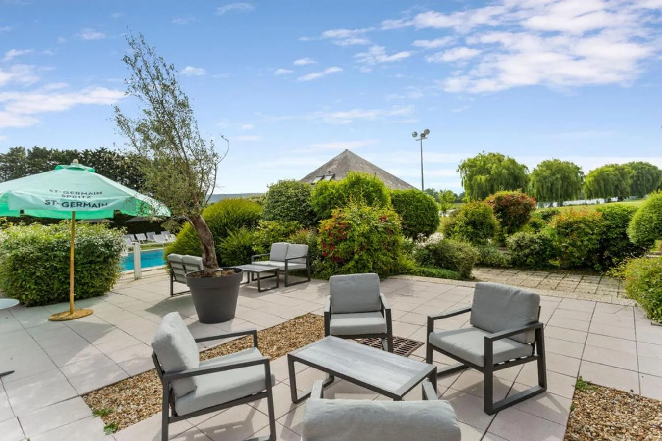 Patio in Kyriad Deauville - St Arnoult