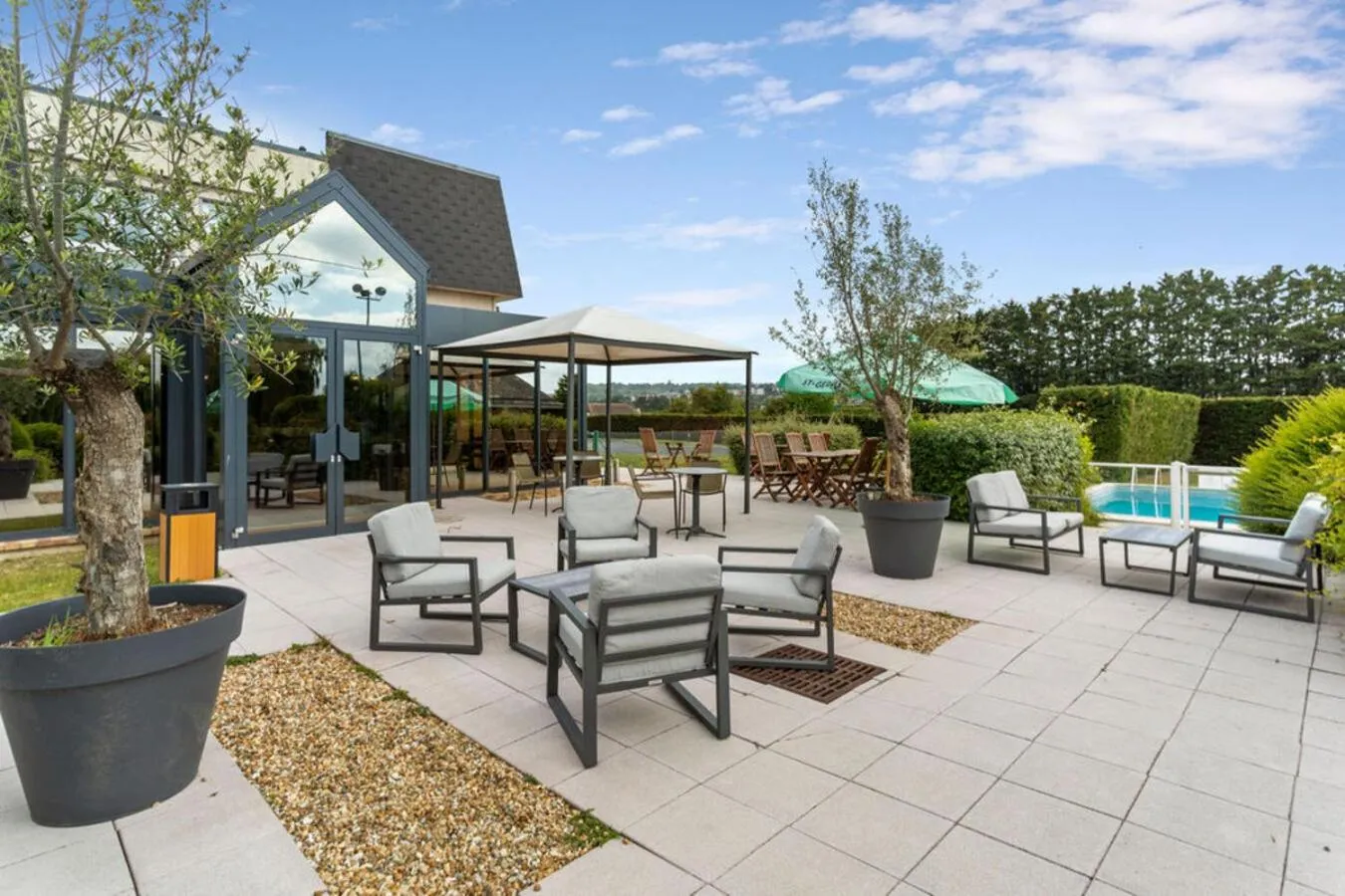 Patio in Kyriad Deauville - St Arnoult