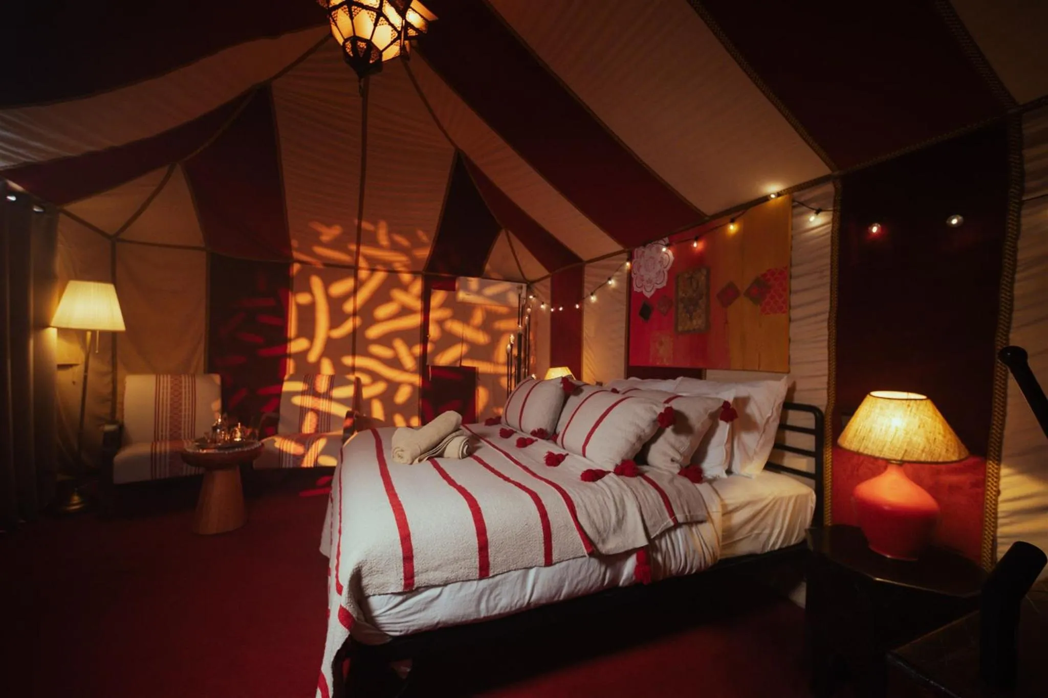 Bed in Luxury Camp Chebbi