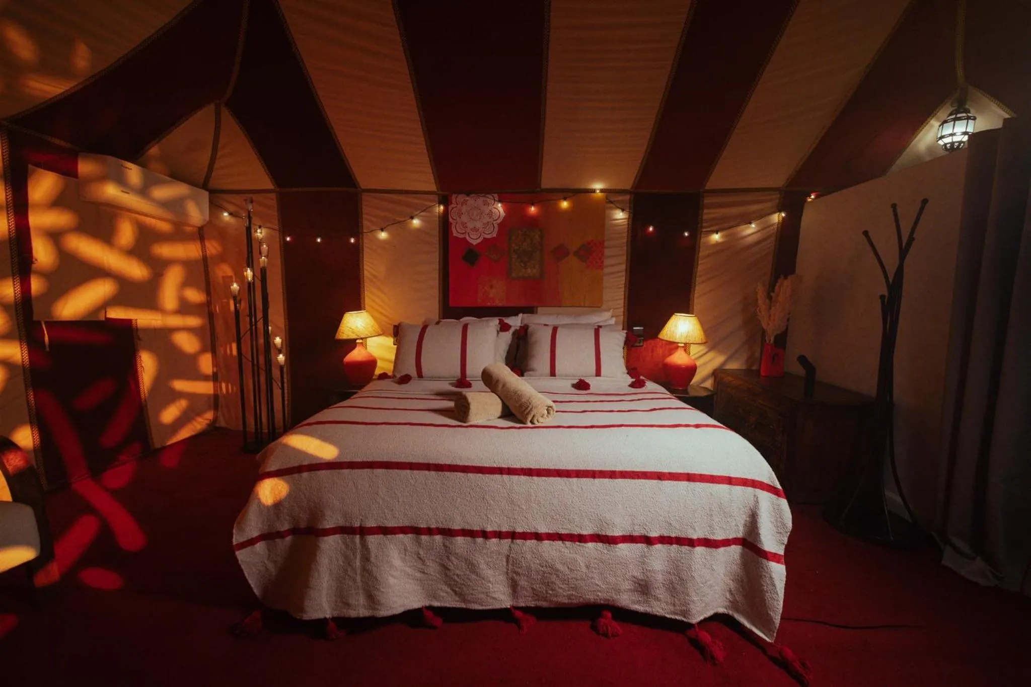 Bed in Luxury Camp Chebbi