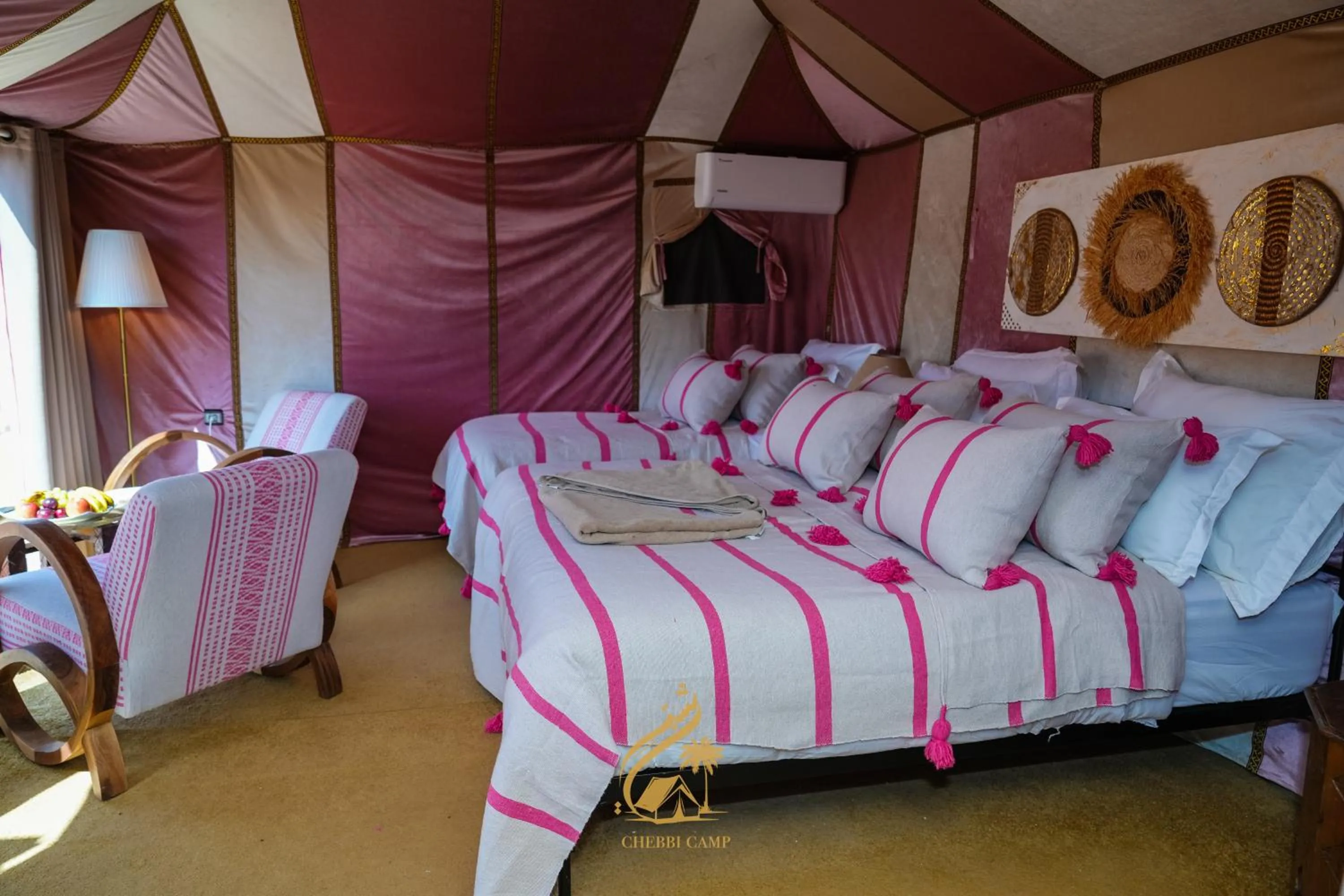 Seating area, Bed in Luxury Camp Chebbi