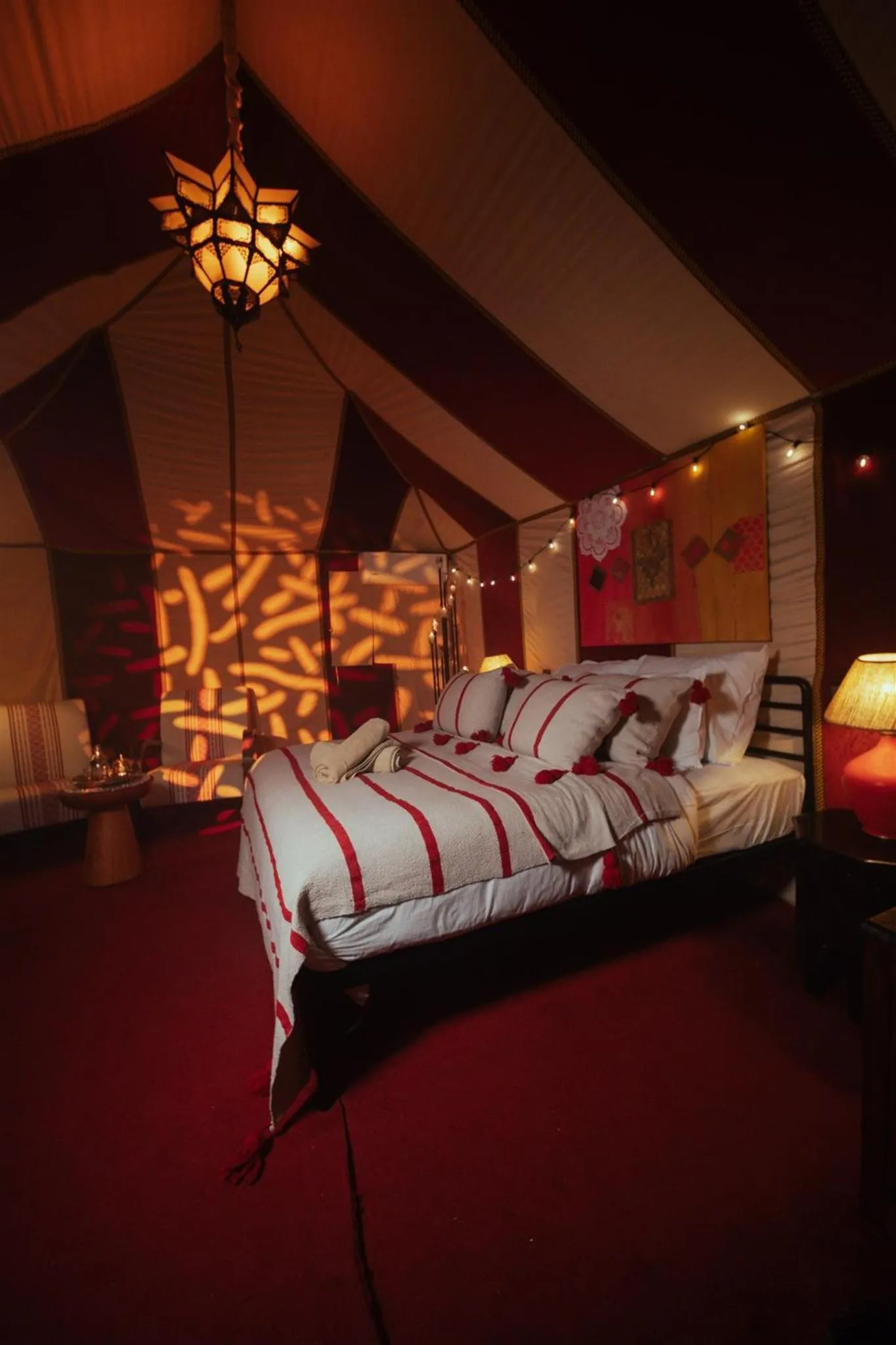 Bed in Luxury Camp Chebbi
