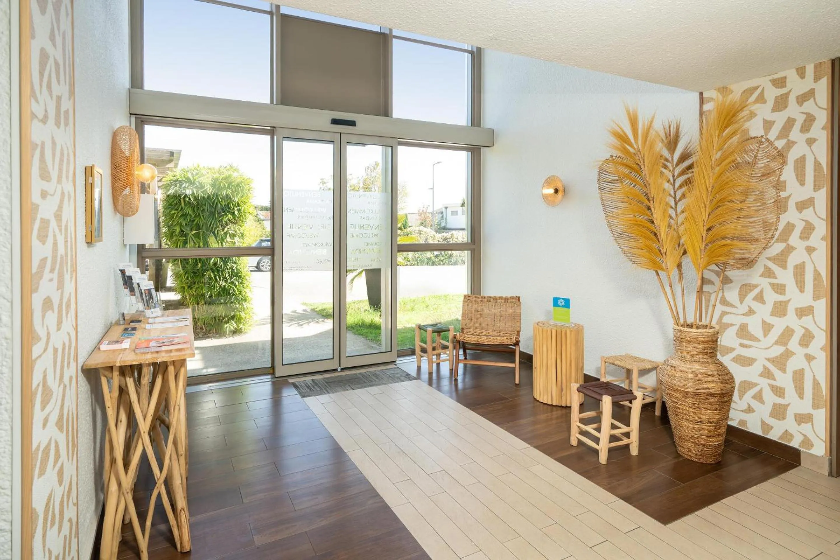 Lobby or reception in Sure Hotel by Best Western Valence Nord-Restaurant