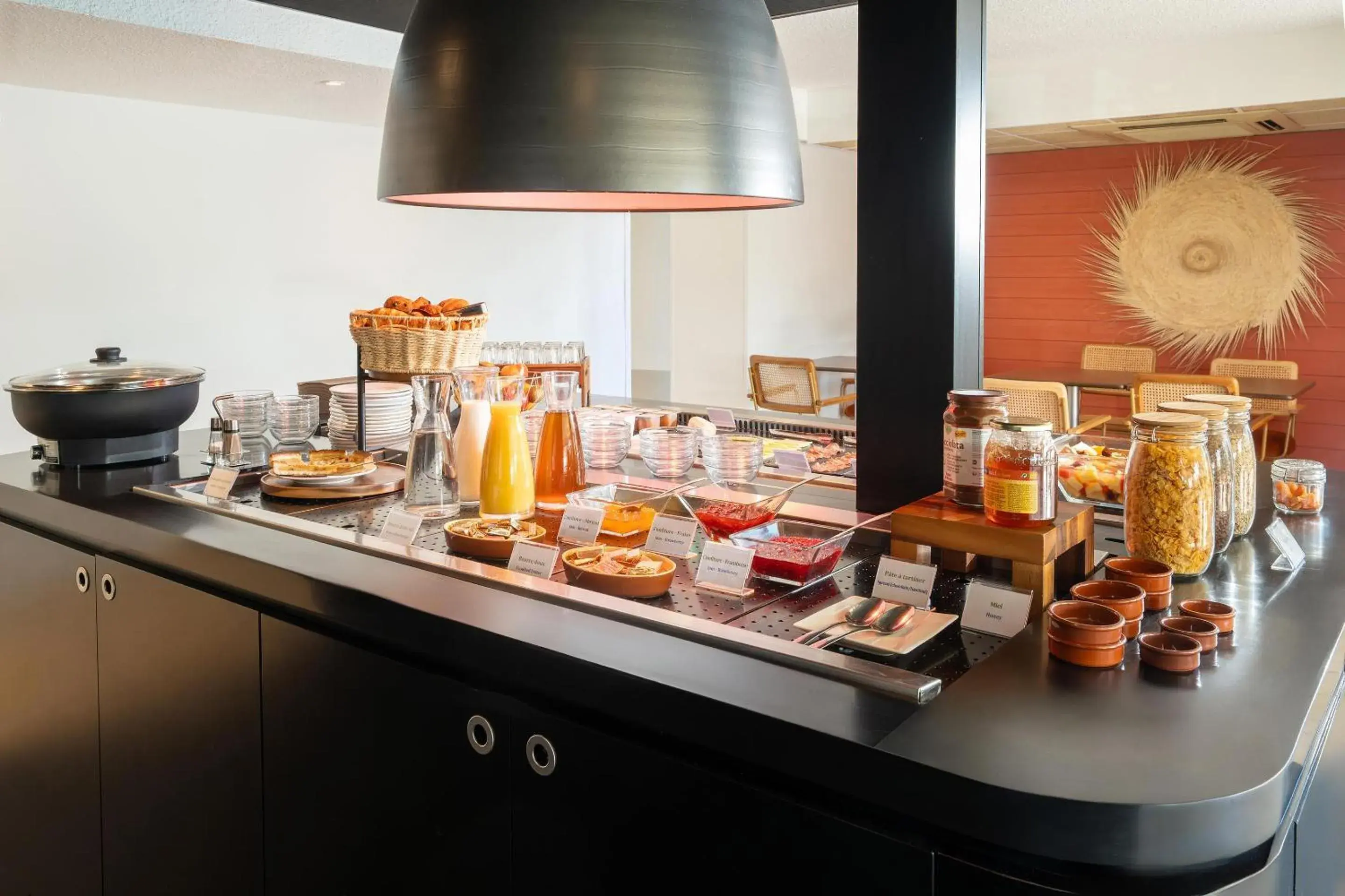 Breakfast in Sure Hotel by Best Western Valence Nord-Restaurant Breakfast in Sure Hotel by Best Western Valence Nord-Restaurant
