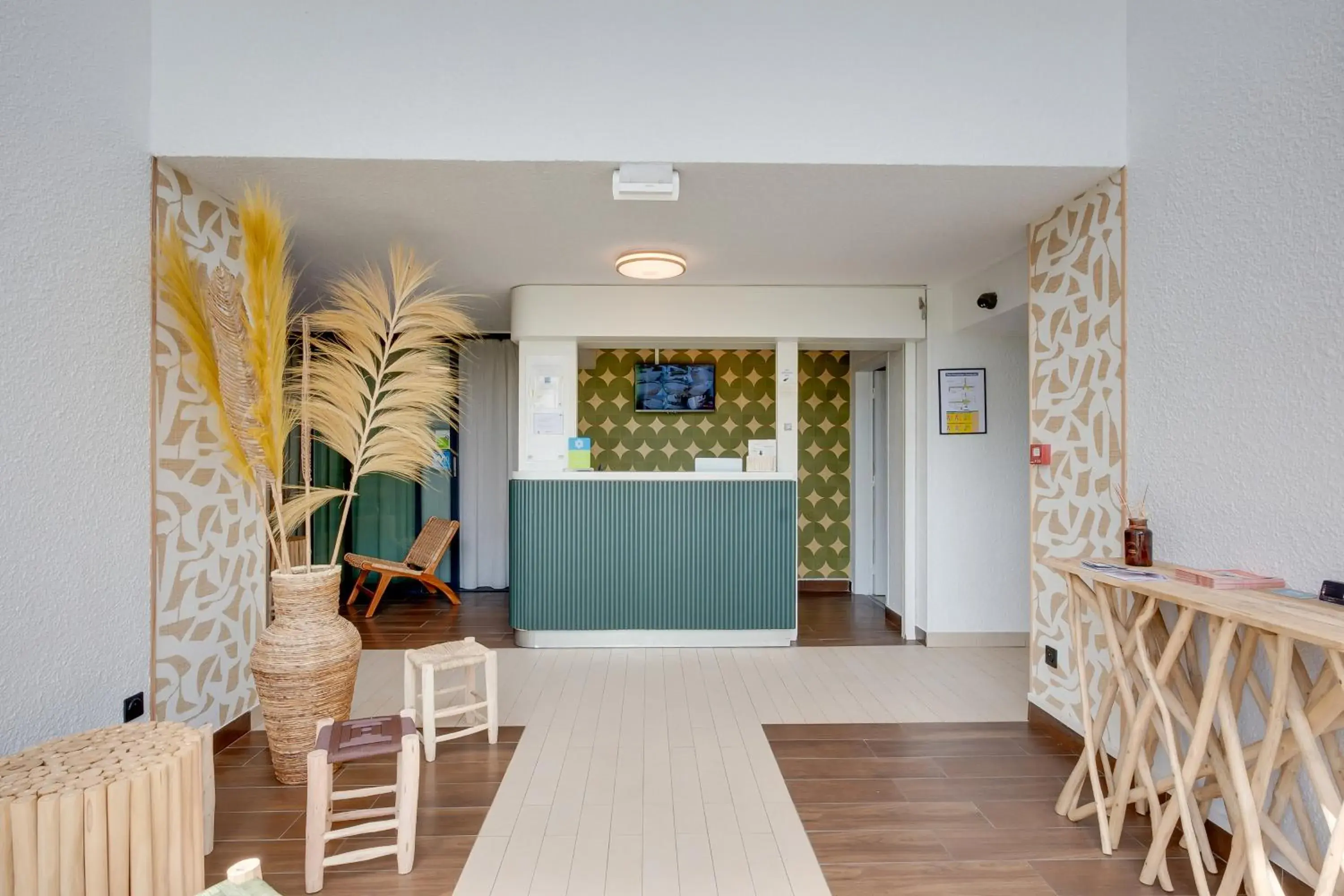 Lobby or reception in Sure Hotel by Best Western Valence Nord Lobby or reception in Sure Hotel by Best Western Valence Nord