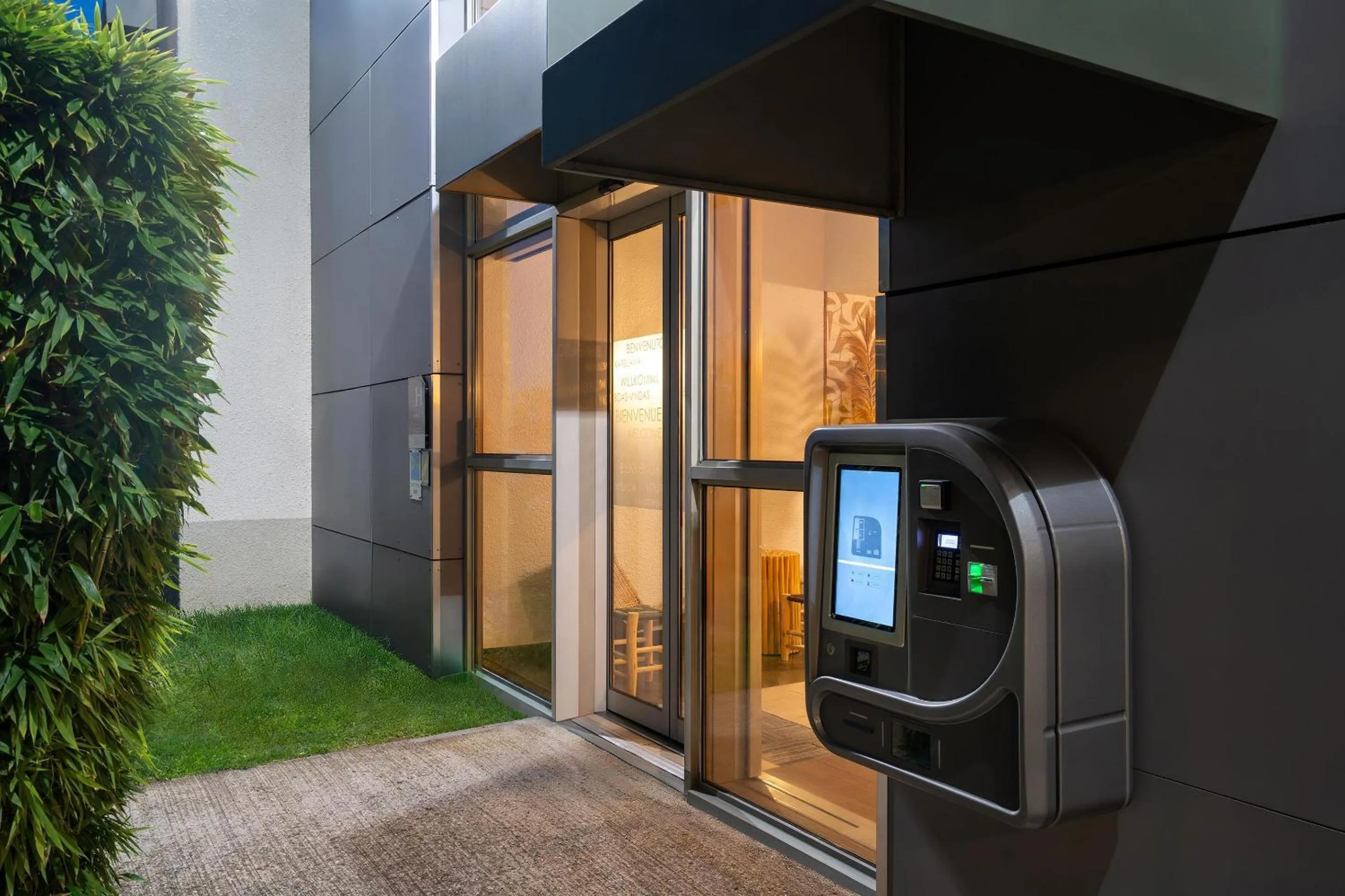 Property building in Sure Hotel by Best Western Valence Nord-Restaurant