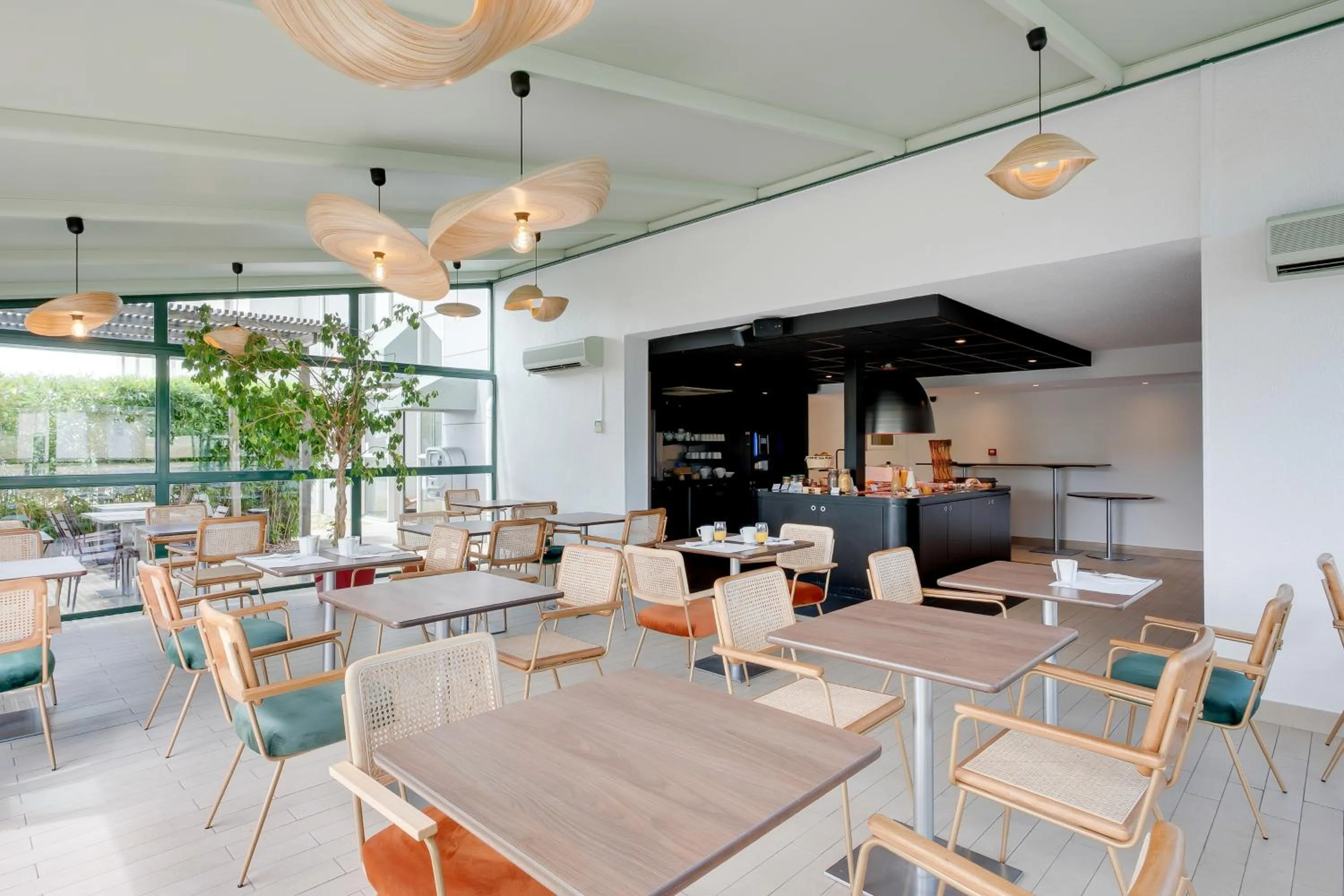 Restaurant/places to eat in Sure Hotel by Best Western Valence Nord