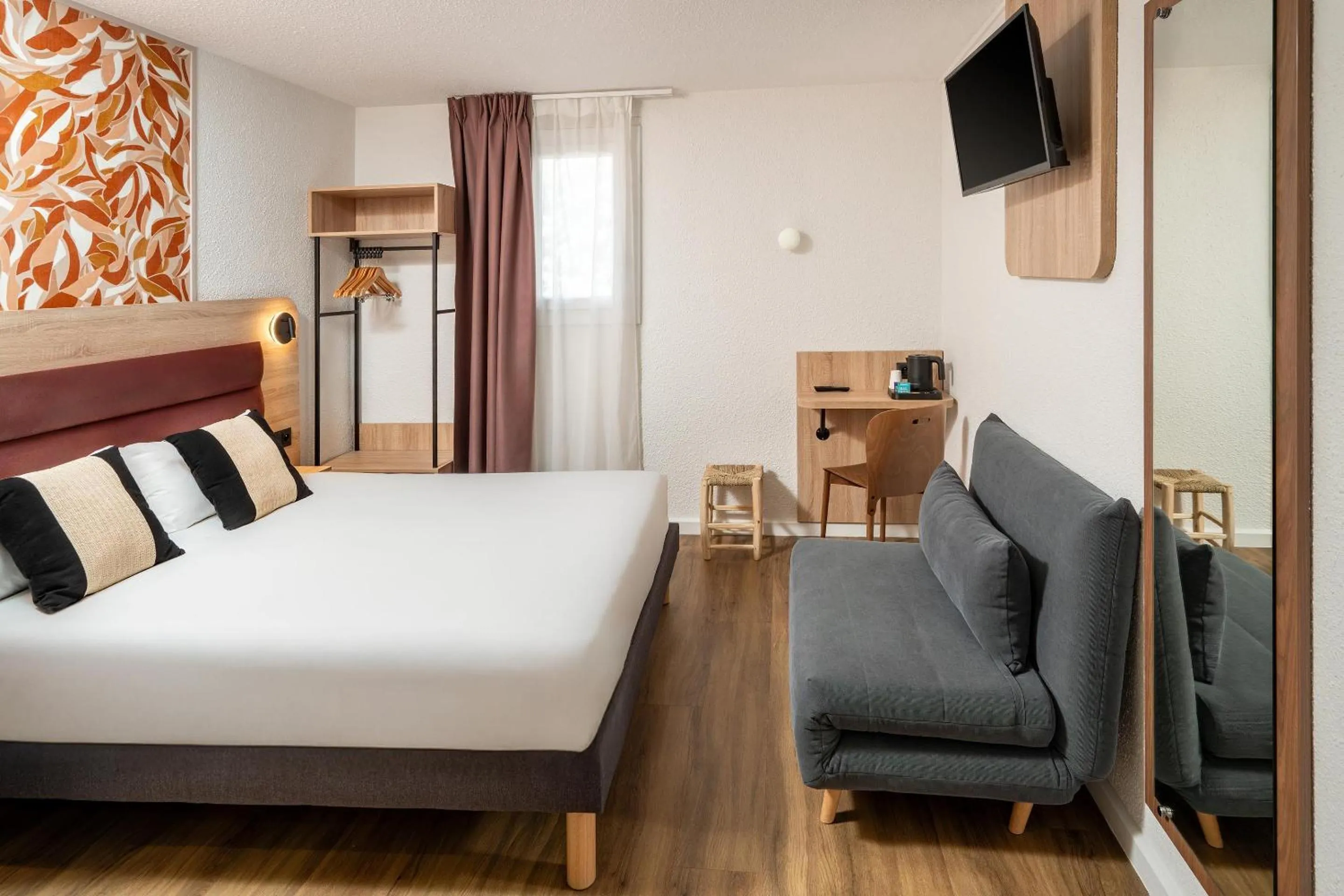 Bedroom, Bed in Sure Hotel by Best Western Valence Nord-Restaurant