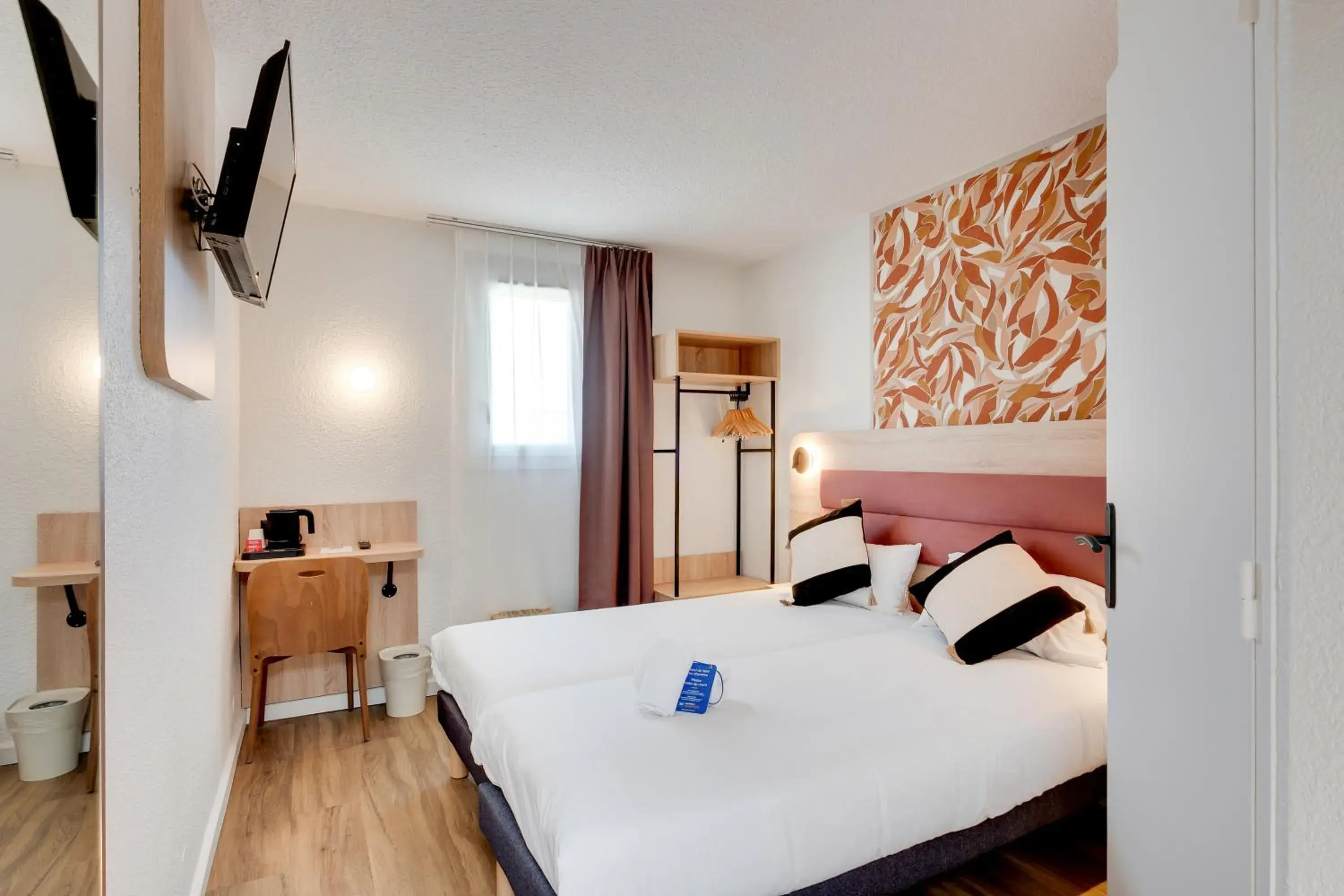 Bedroom, Bed in Sure Hotel by Best Western Valence Nord Bedroom, Bed in Sure Hotel by Best Western Valence Nord