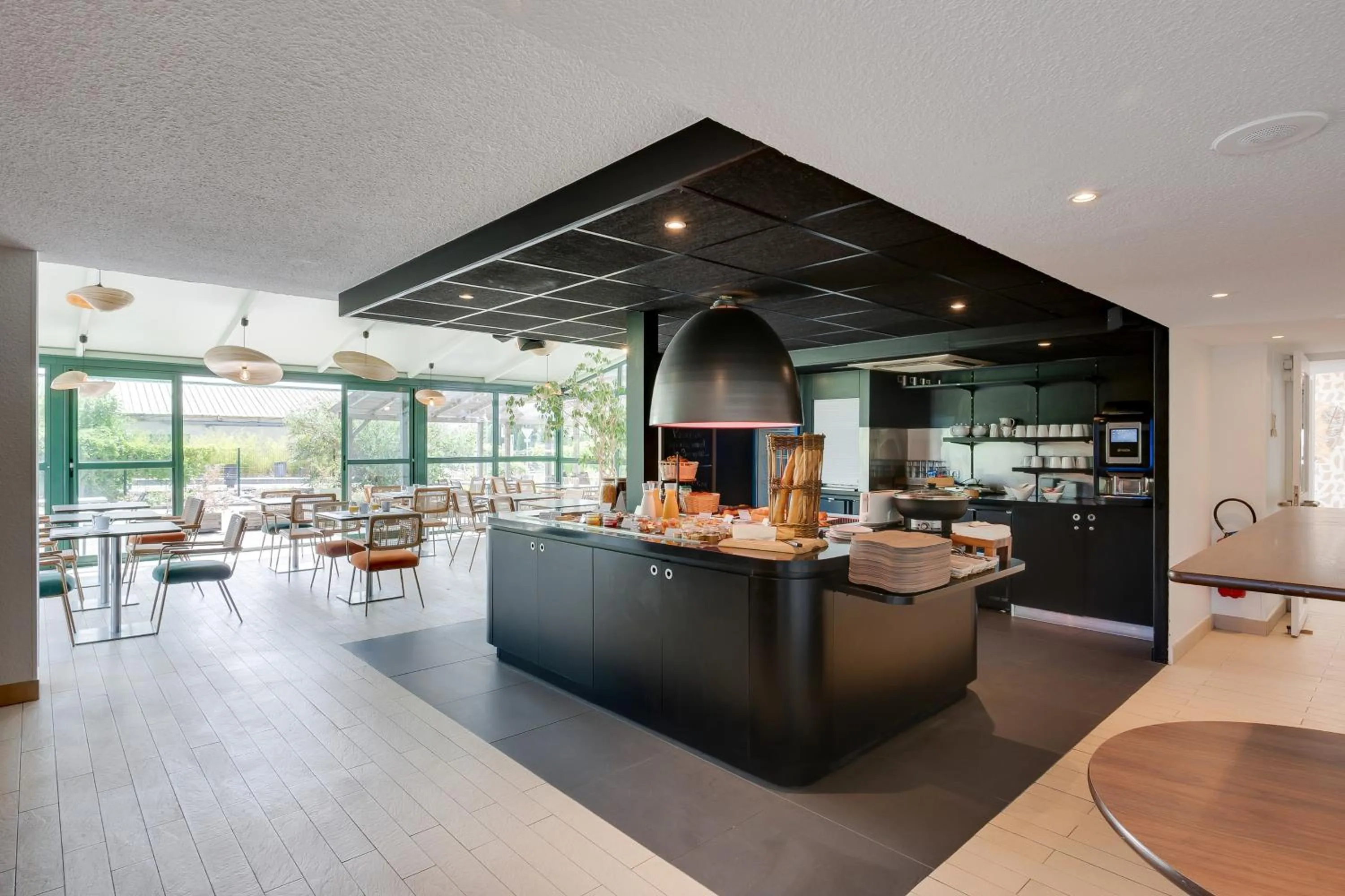 Restaurant/places to eat in Sure Hotel by Best Western Valence Nord