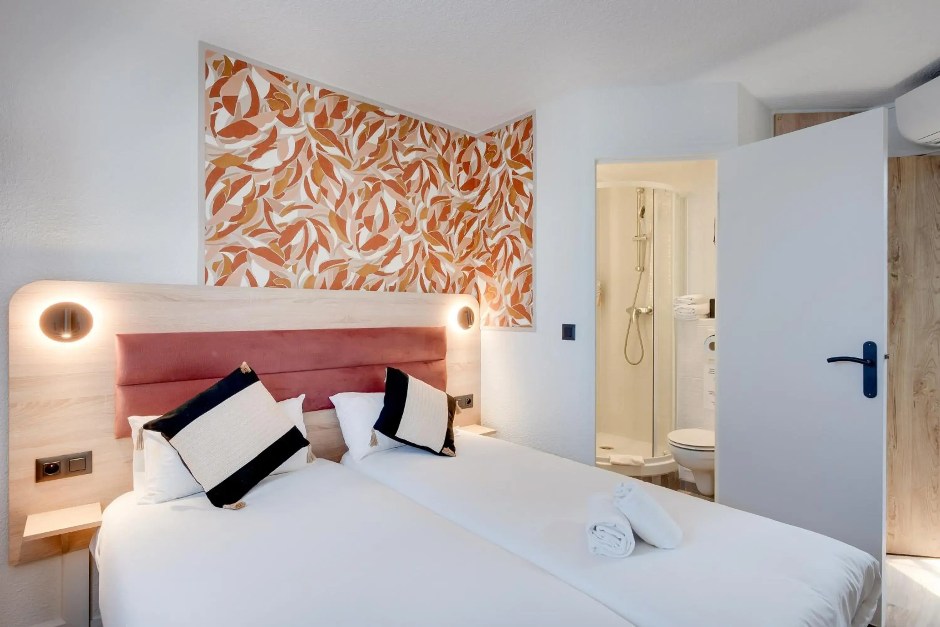 Bedroom, Bed in Sure Hotel by Best Western Valence Nord Bedroom, Bed in Sure Hotel by Best Western Valence Nord