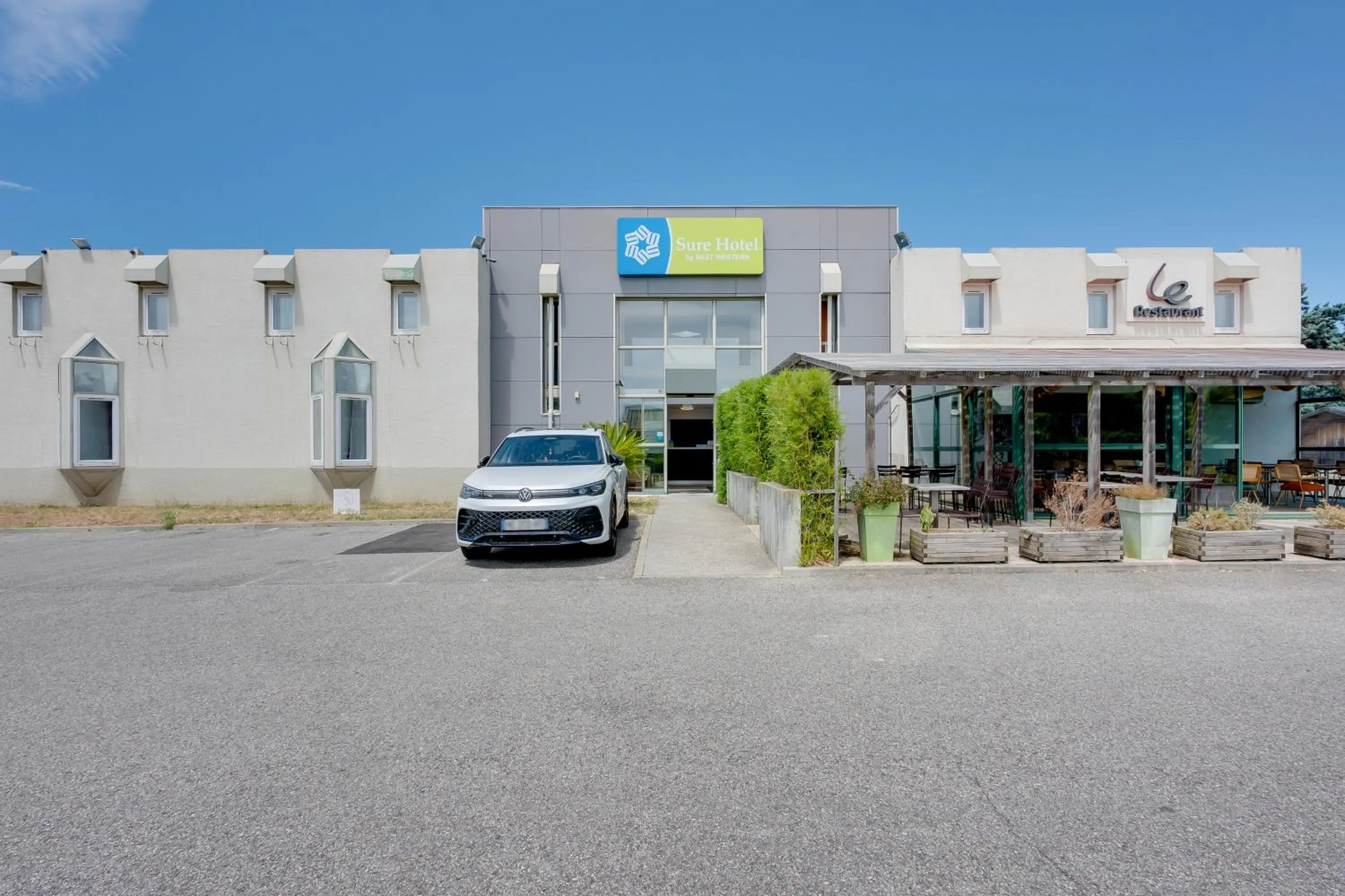 Property building in Sure Hotel by Best Western Valence Nord